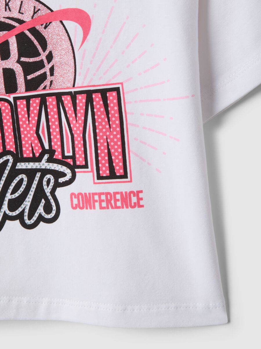 T-shirt in cotone elasticizzato bianca da bambina boxy fit Brooklyn_3