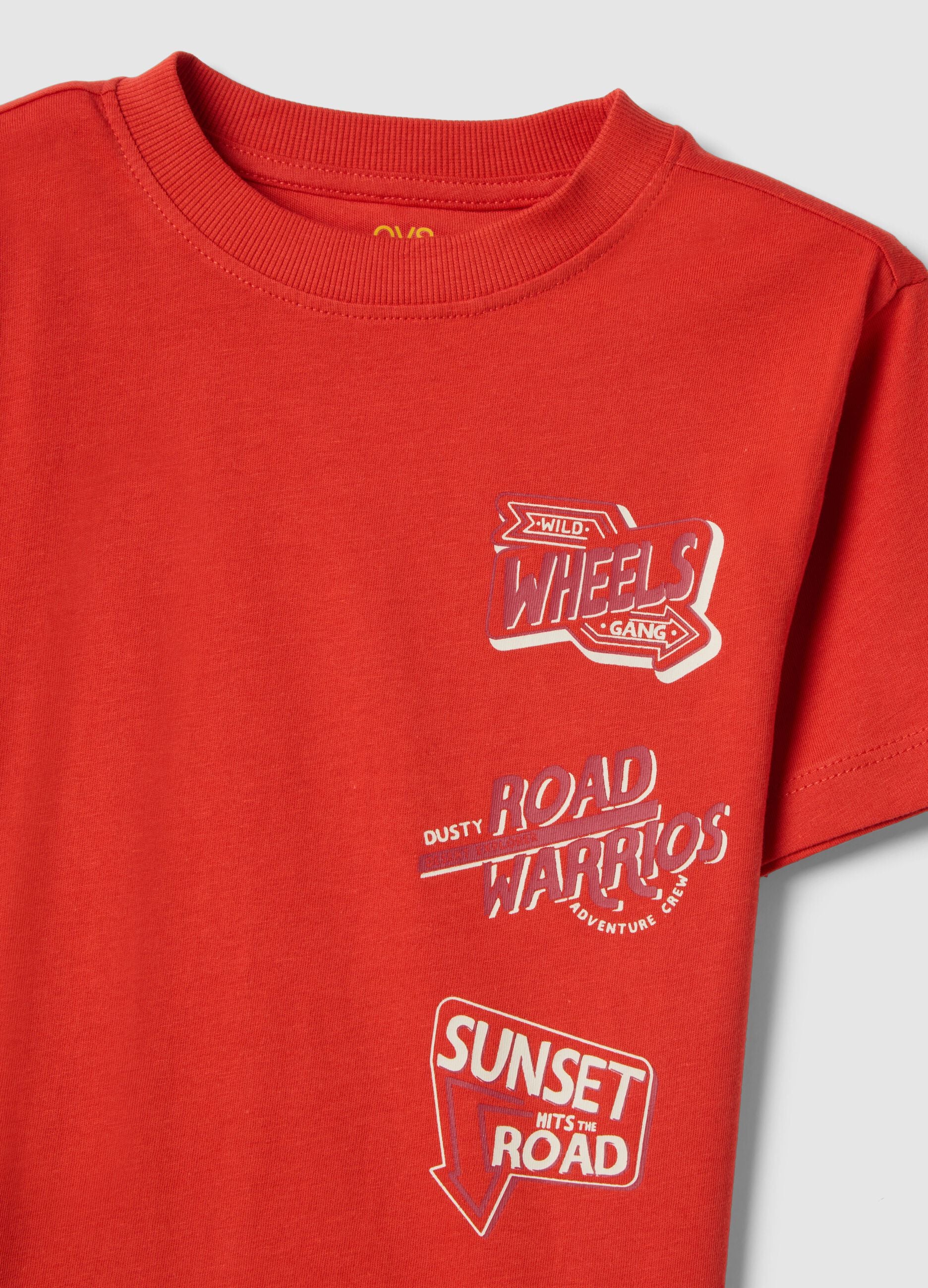 Boy's regular fit red pure cotton t-shirt with print
