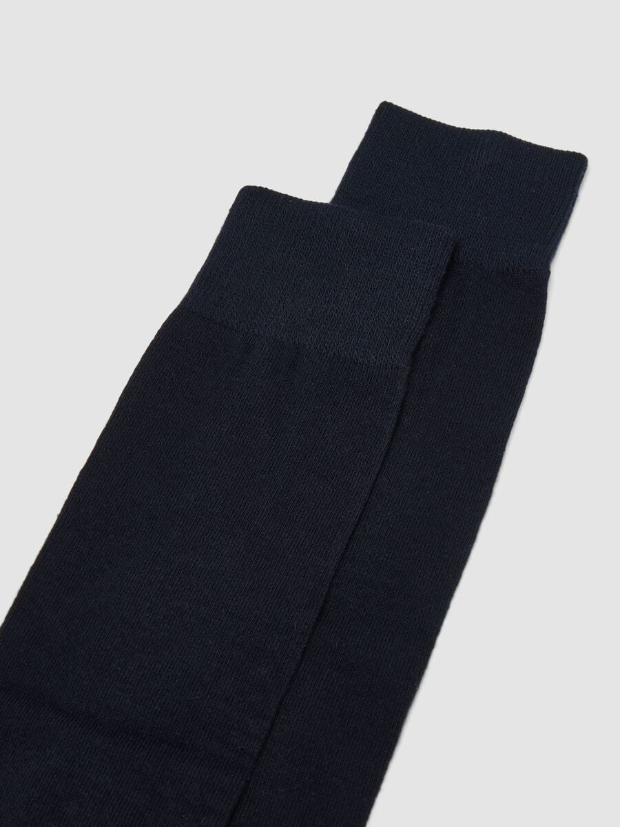 Multipack of five long navy blue socks in stretch organic cotton_1