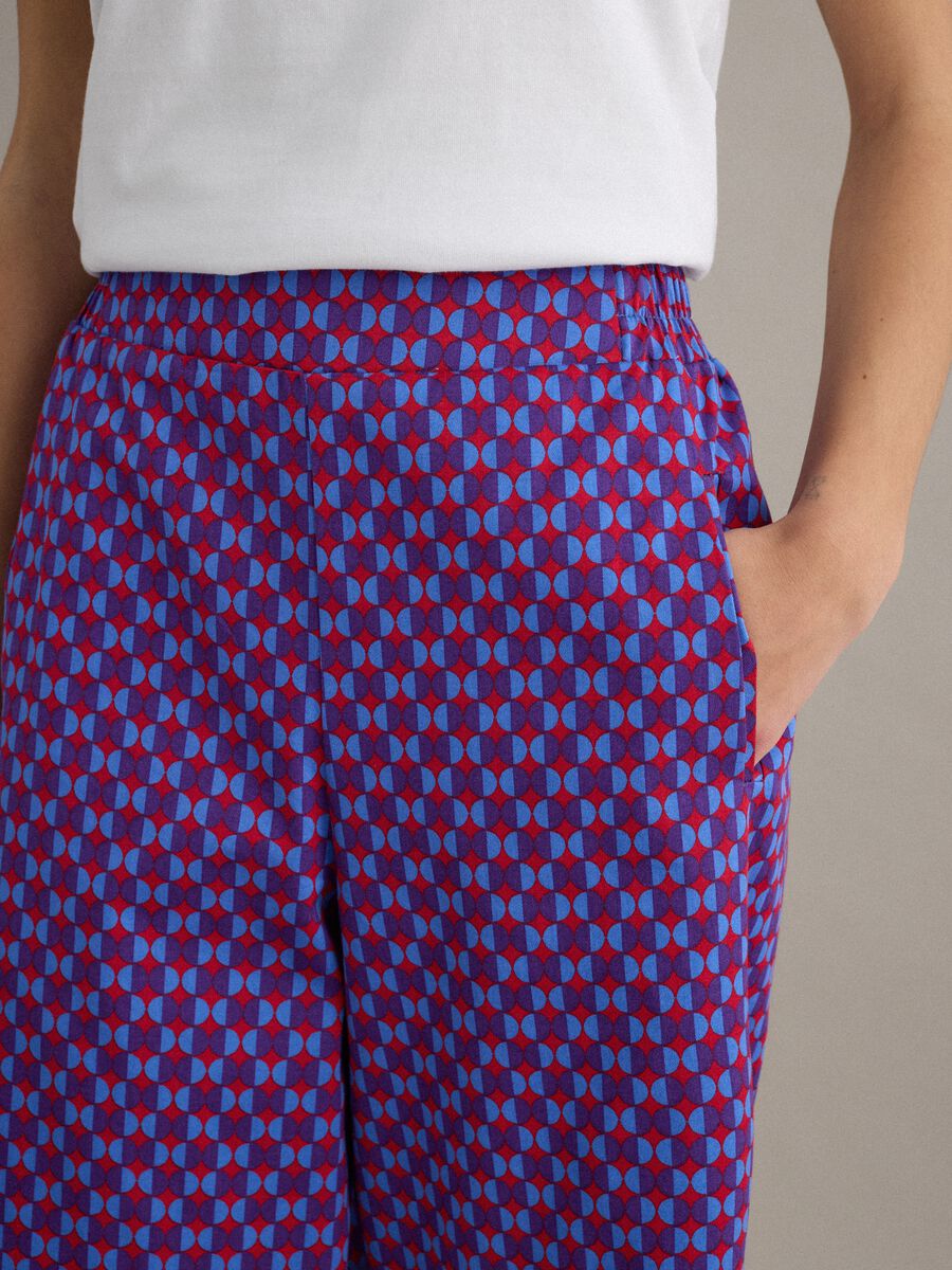 Pantaloni in cotone elasticizzato multicolor regular fit con fantasia_3