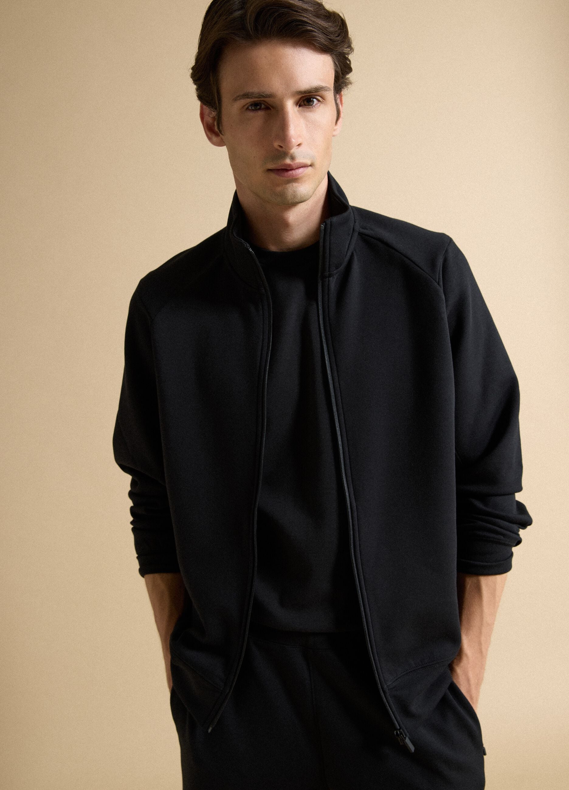 Black full-zip jacket with stretch Easy Dry collar, regular fit