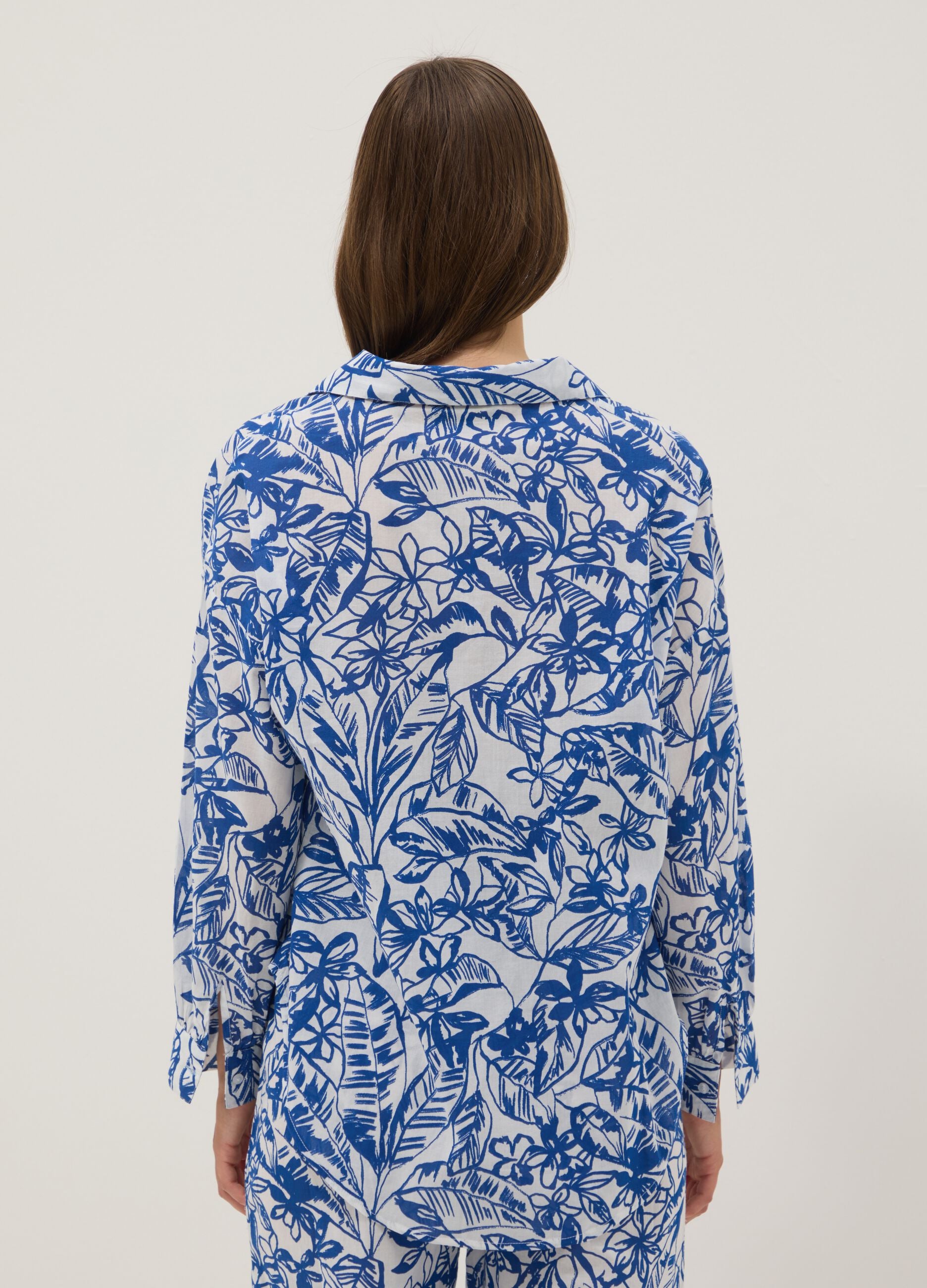 Blue and white organic cotton kaftan with tropical print