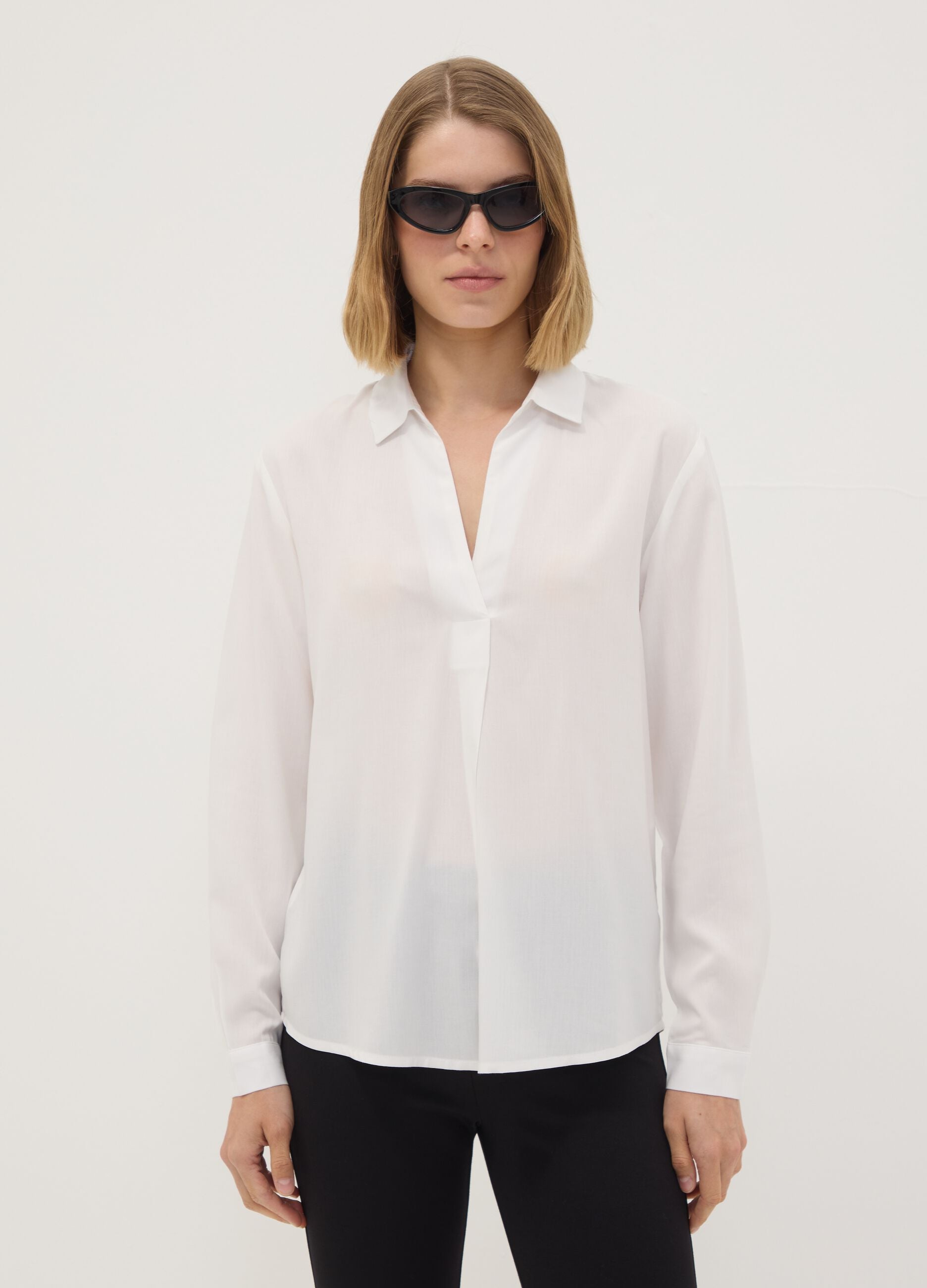 White pure viscose shirt with classic collar, regular fit