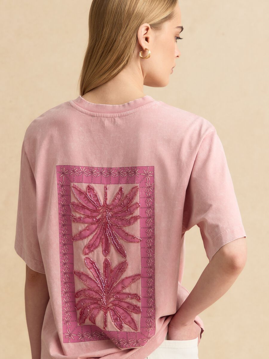 T-shirt rosa in puro cotone regular fit con ricamo e perline_0