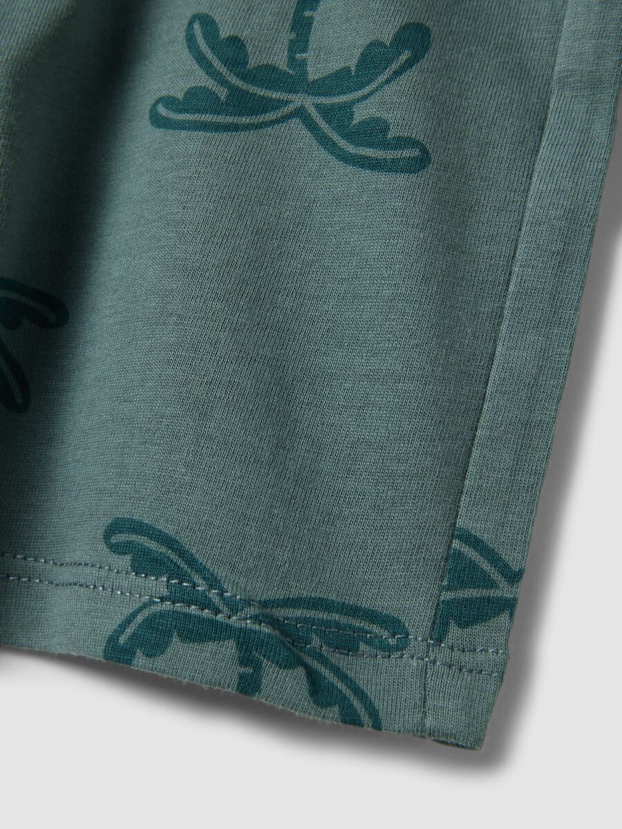 Short verde in cotone organico con stampa palme_3