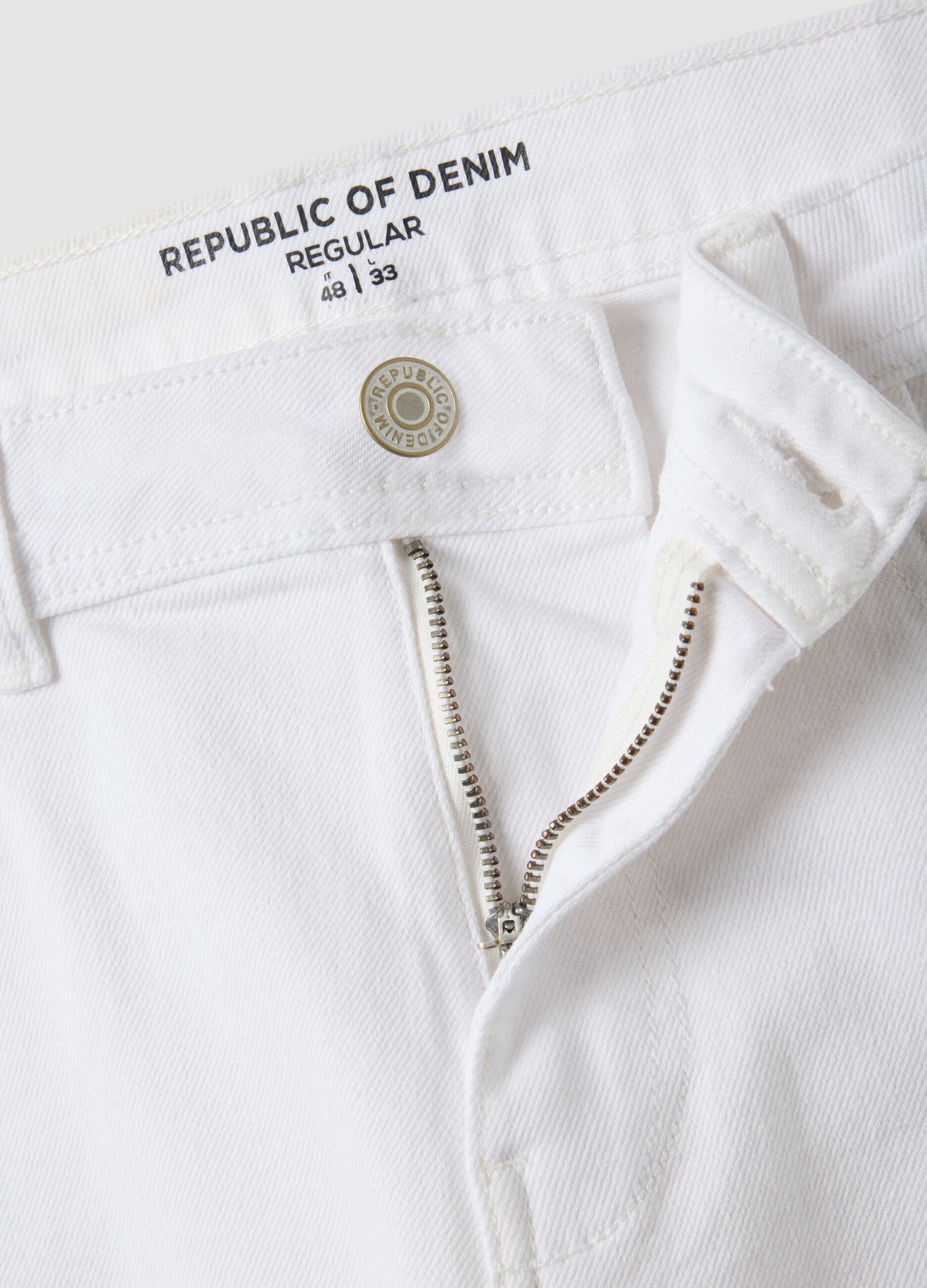 White denim Bermuda shorts in stretch cotton, regular fit