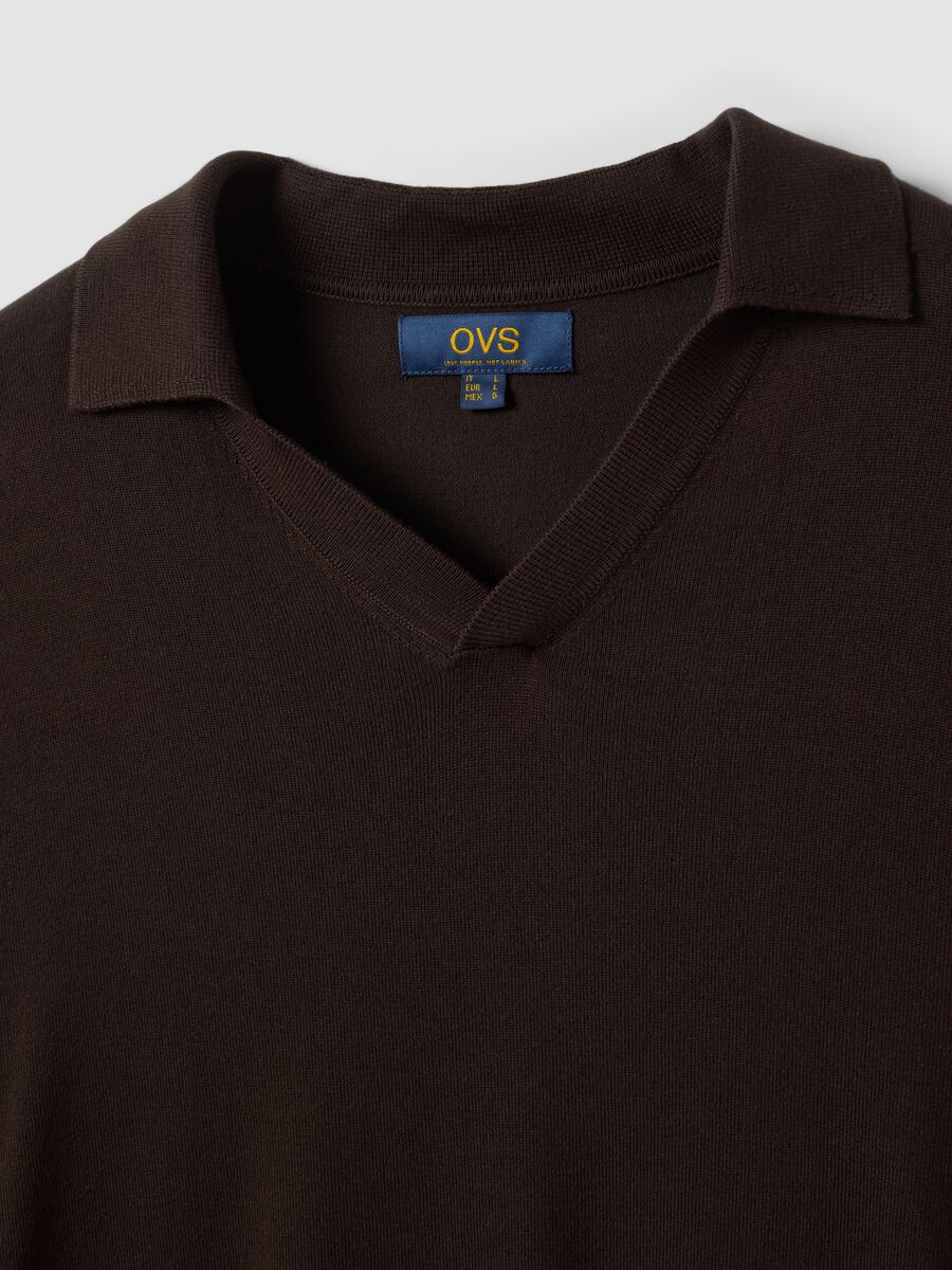Brown viscose-blend V-neck polo with collar, regular fit_1