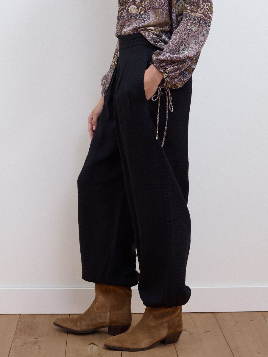 Black relaxed-fit viscose-blend trousers_3