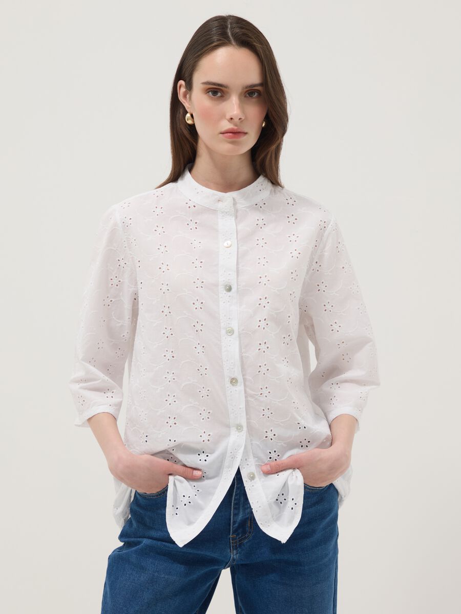 Camicia bianca in puro cotone traforata con collo alla coreana regular fit_1
