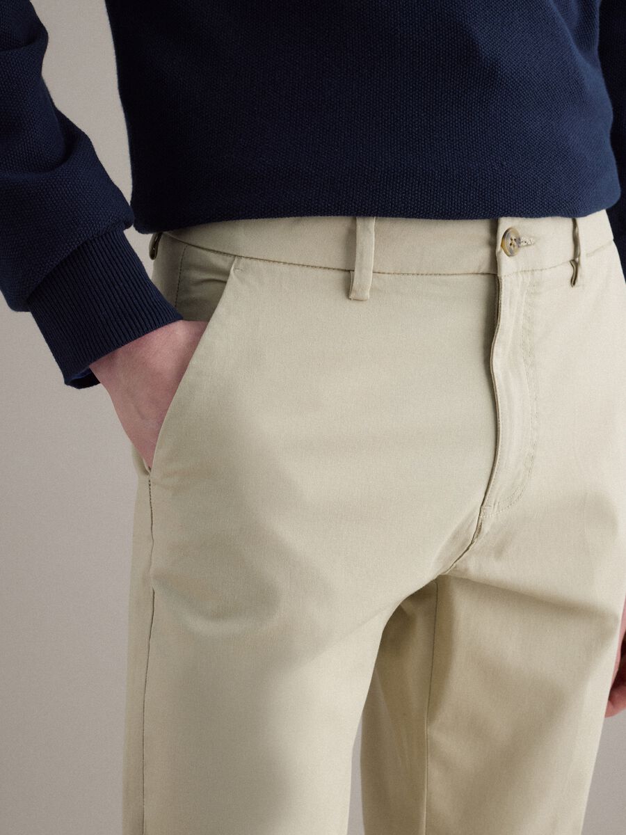 Pantaloni chino beige in cotone elasticizzato slim fit_5