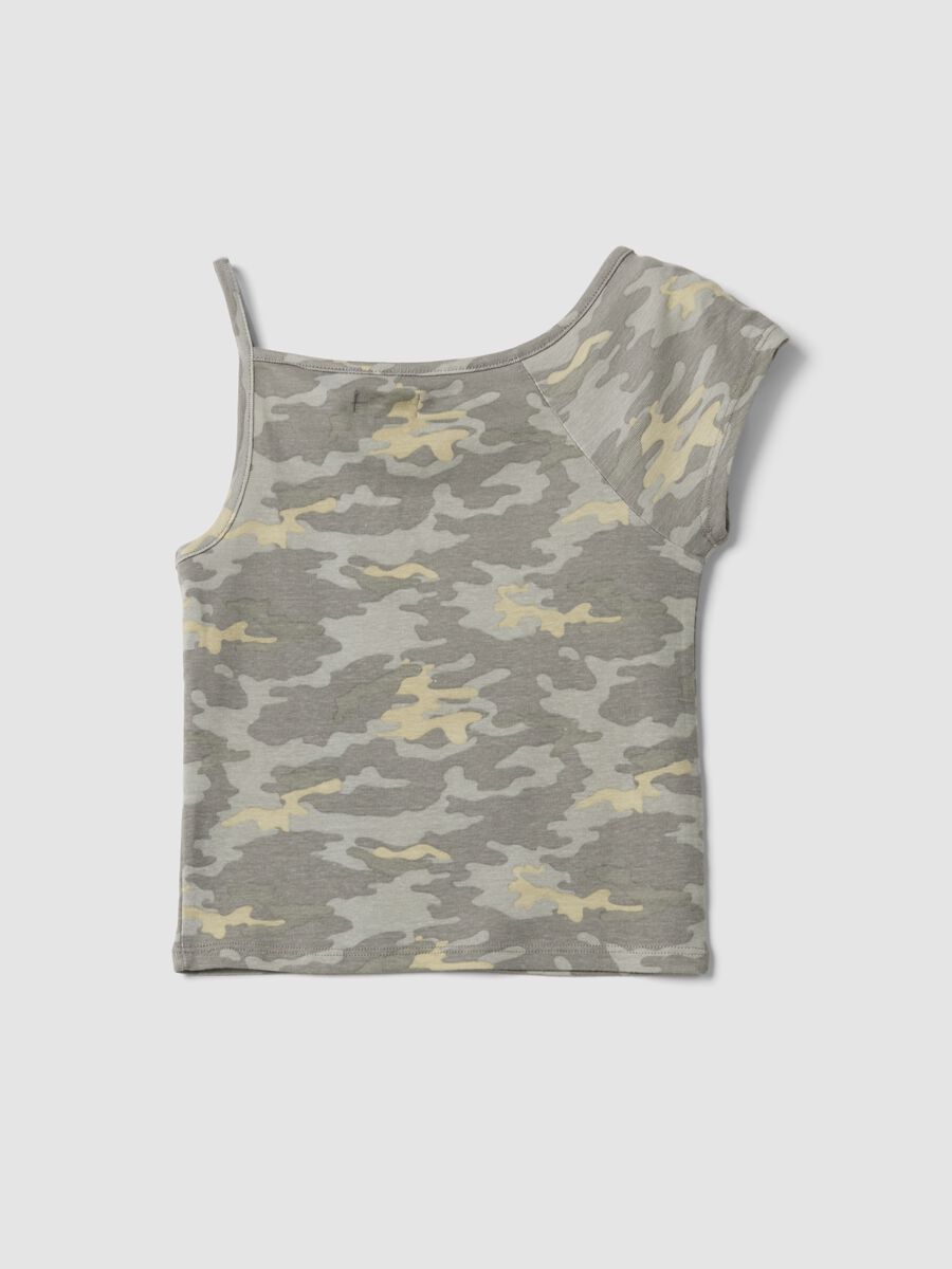 T-shirt grigia in misto cotone con stampa camouflage monospalla slim fit_4