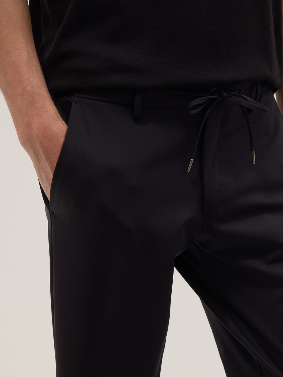 Black stretch carrot-fit chino trousers_3