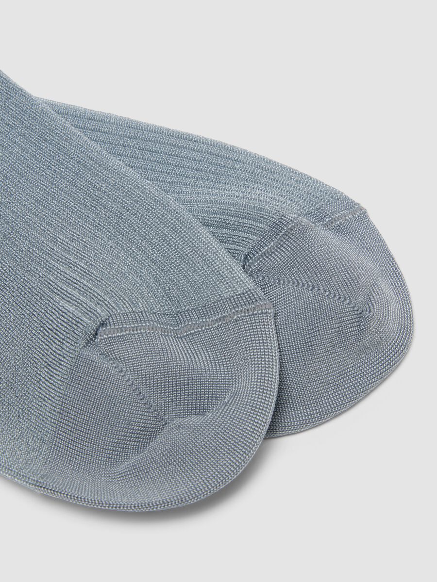 Calzini lunghi azzurri in viscosa elasticizzato_1