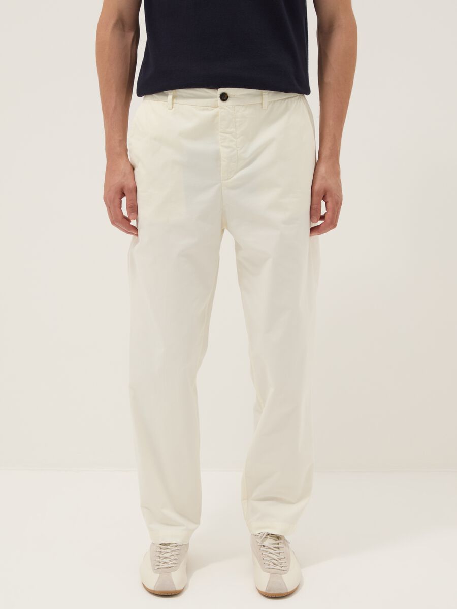 Pantaloni chino bianchi in puro cotone carrot fit_1
