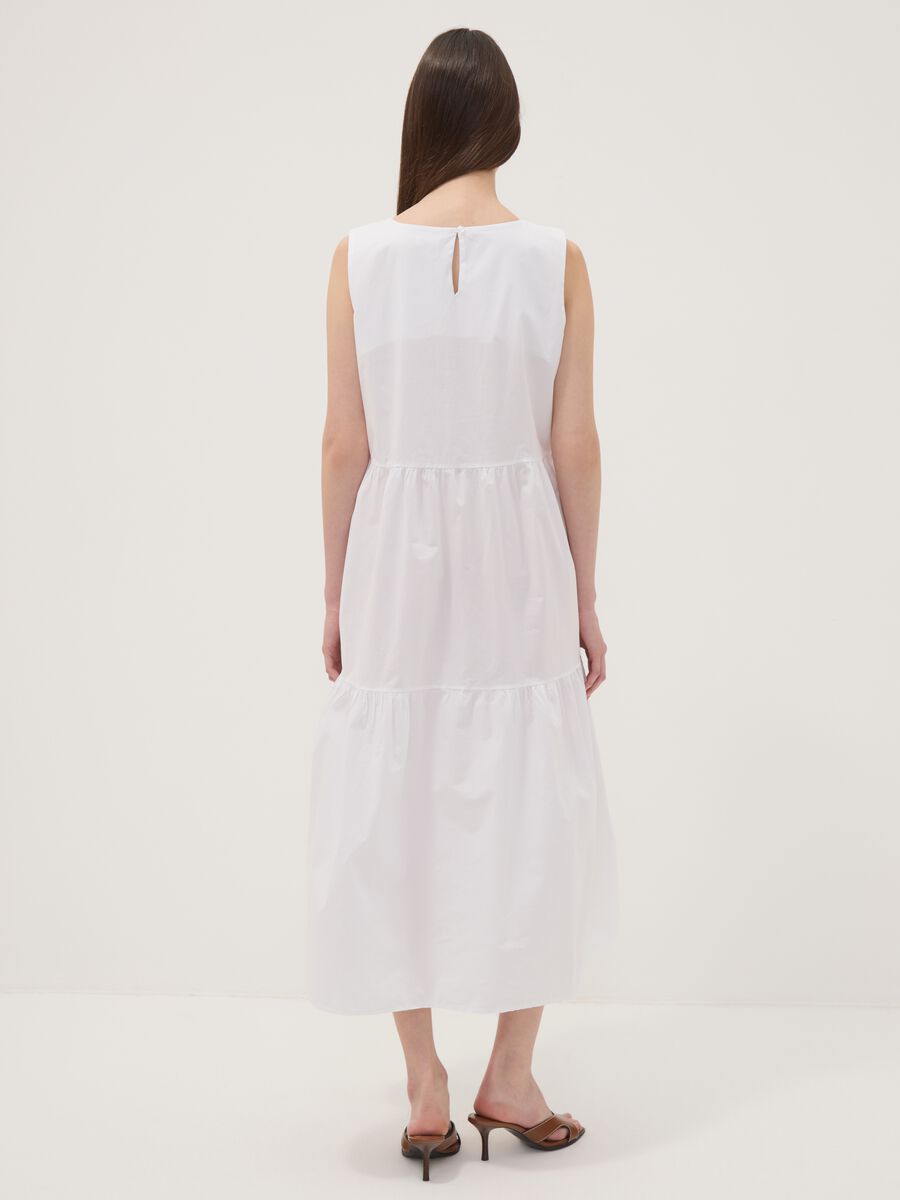 White sleeveless pure cotton tiered dress, regular fit_3