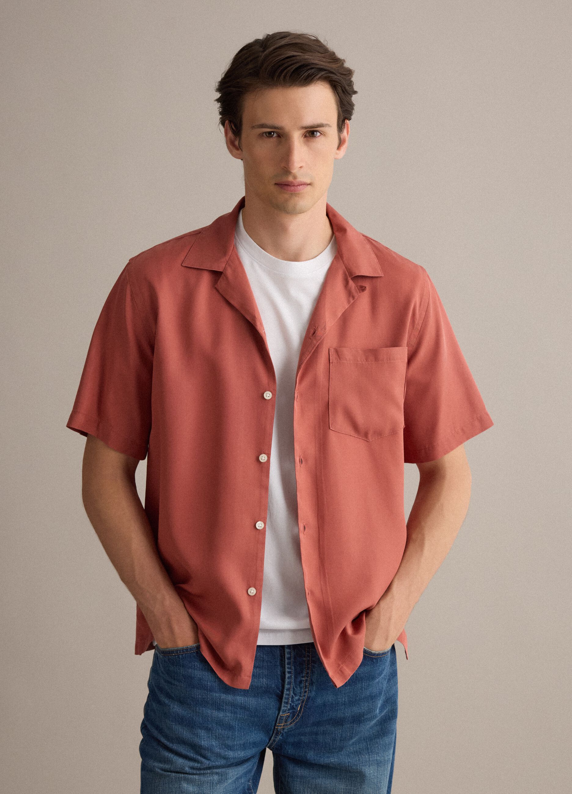 Red short-sleeved shirt in pure lyocell