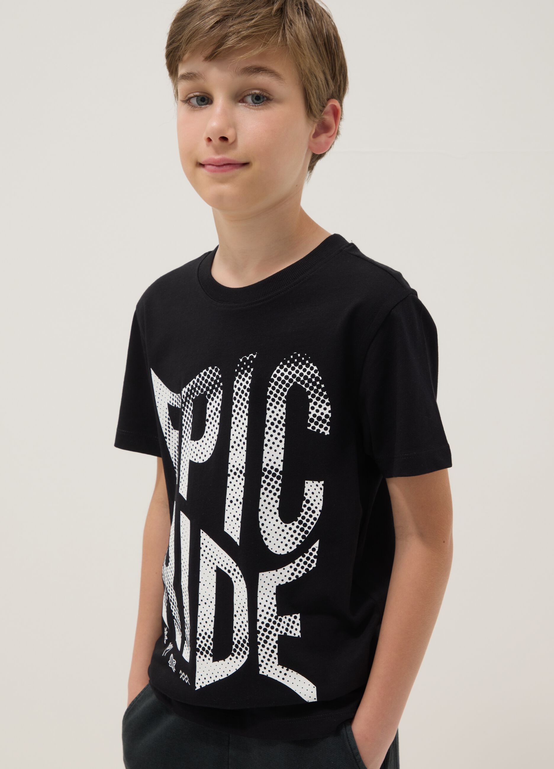 Black short-sleeve organic cotton T-shirt