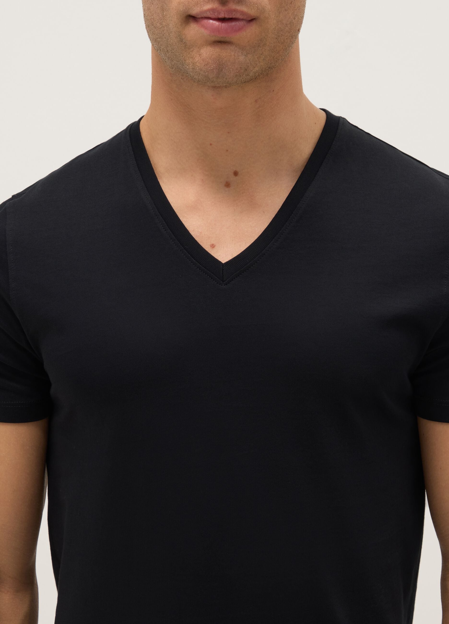 Black pure cotton V-neck regular fit T-shirt