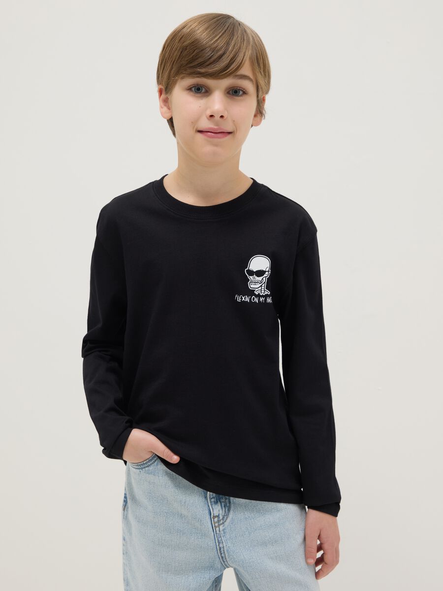 T-shirt in puro cotone nero da ragazzo regular fit con stampa_0