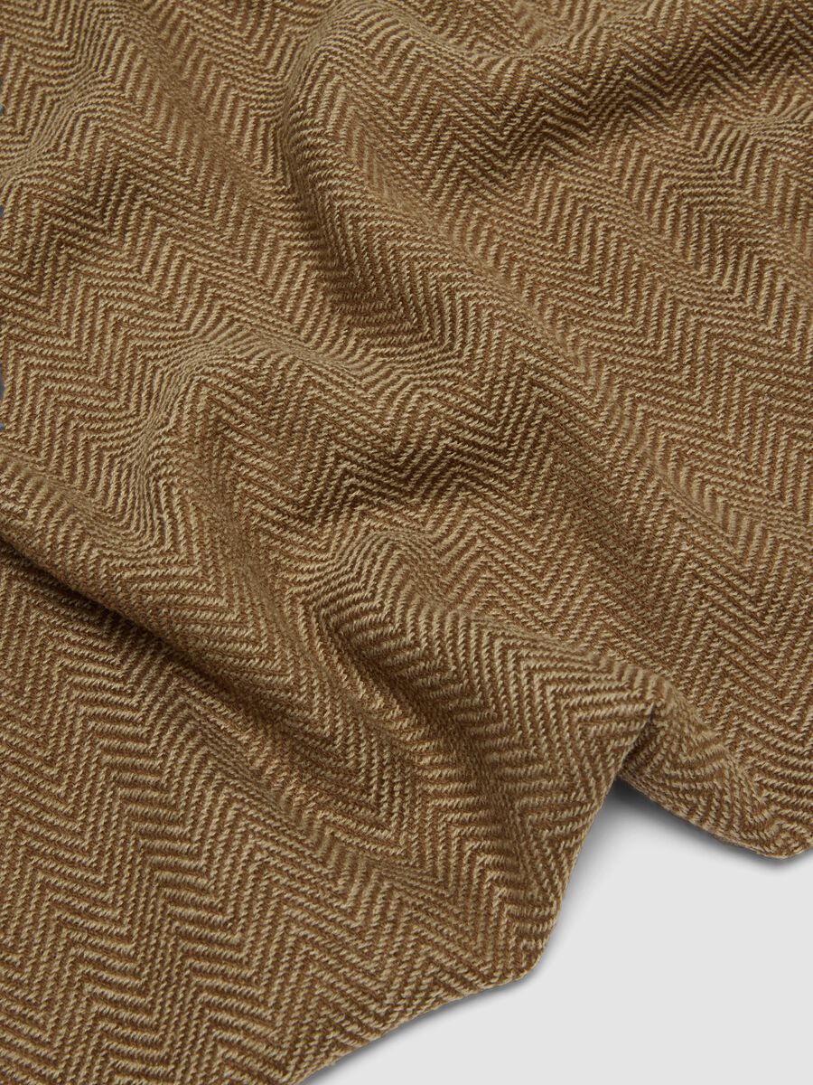 Brown herringbone scarf with fringed edges_2