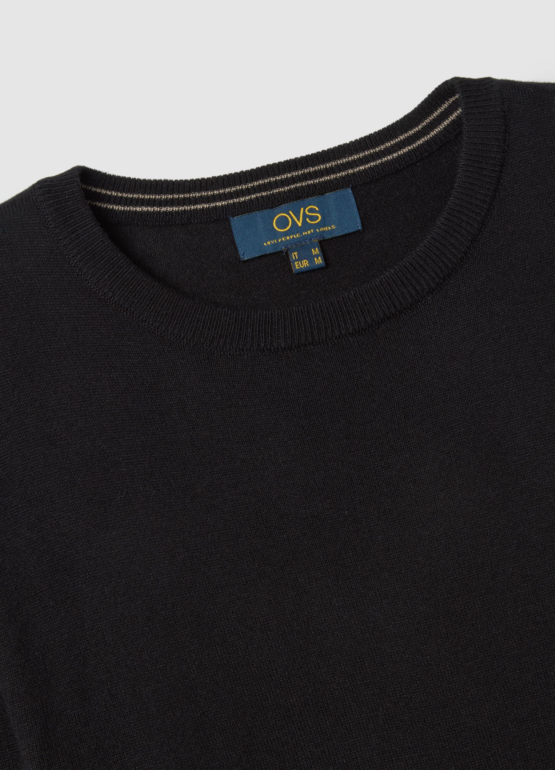 Black crew neck pullover in cotton blend regular fit