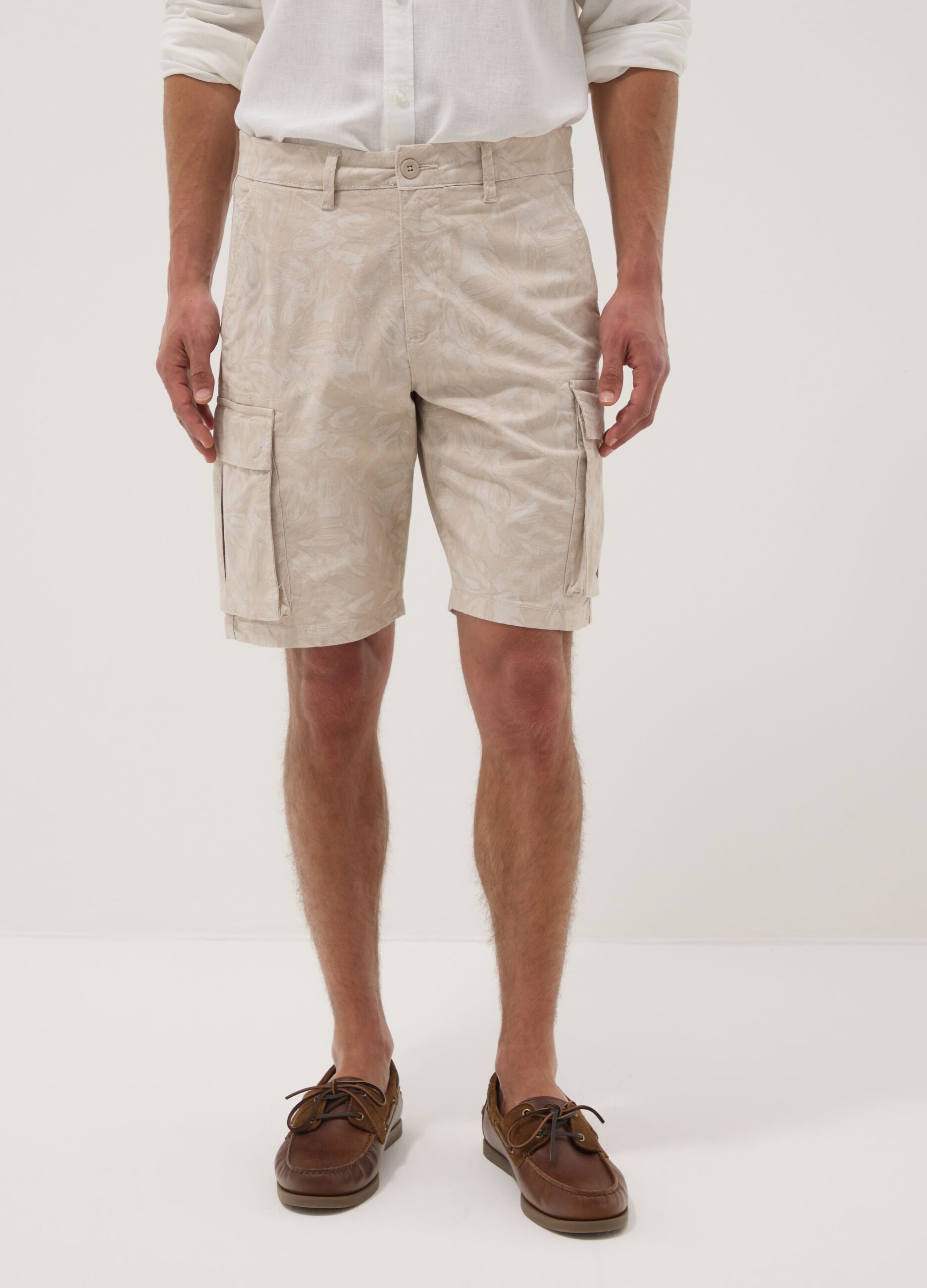 Beige stretch cotton cargo Bermuda shorts