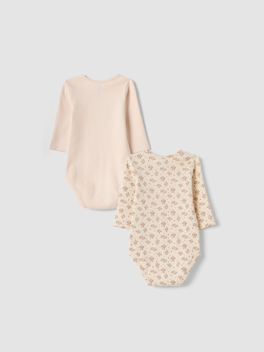 2-pack beige organic cotton bodysuits with print_1