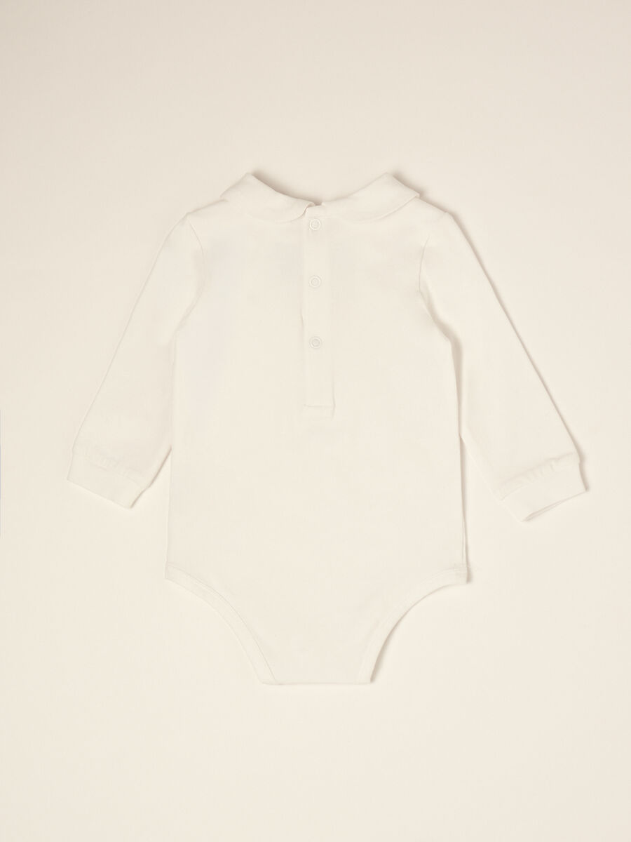 Body bianco in cotone organico elasticizzato con fiocco_2