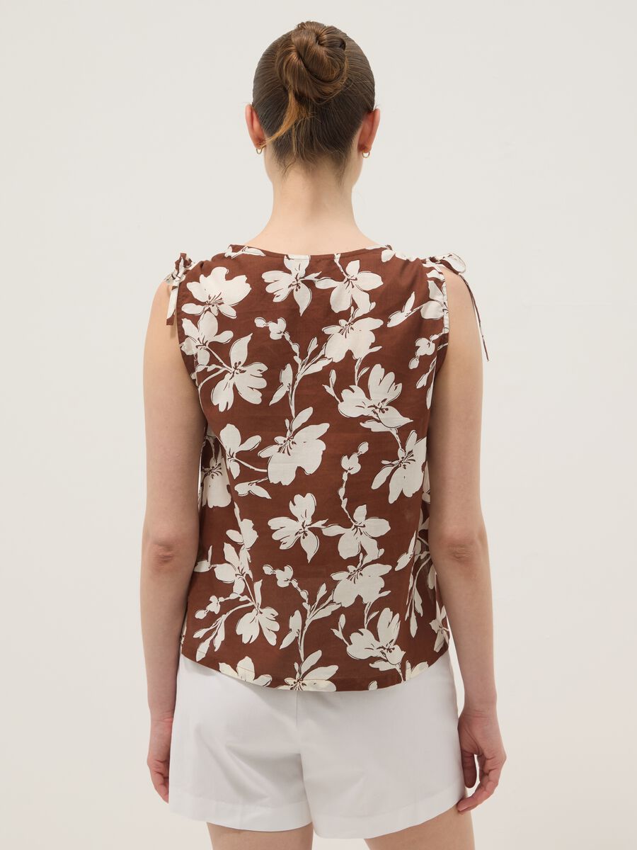 Brown pure cotton V-neck floral print blouse, regular fit_3