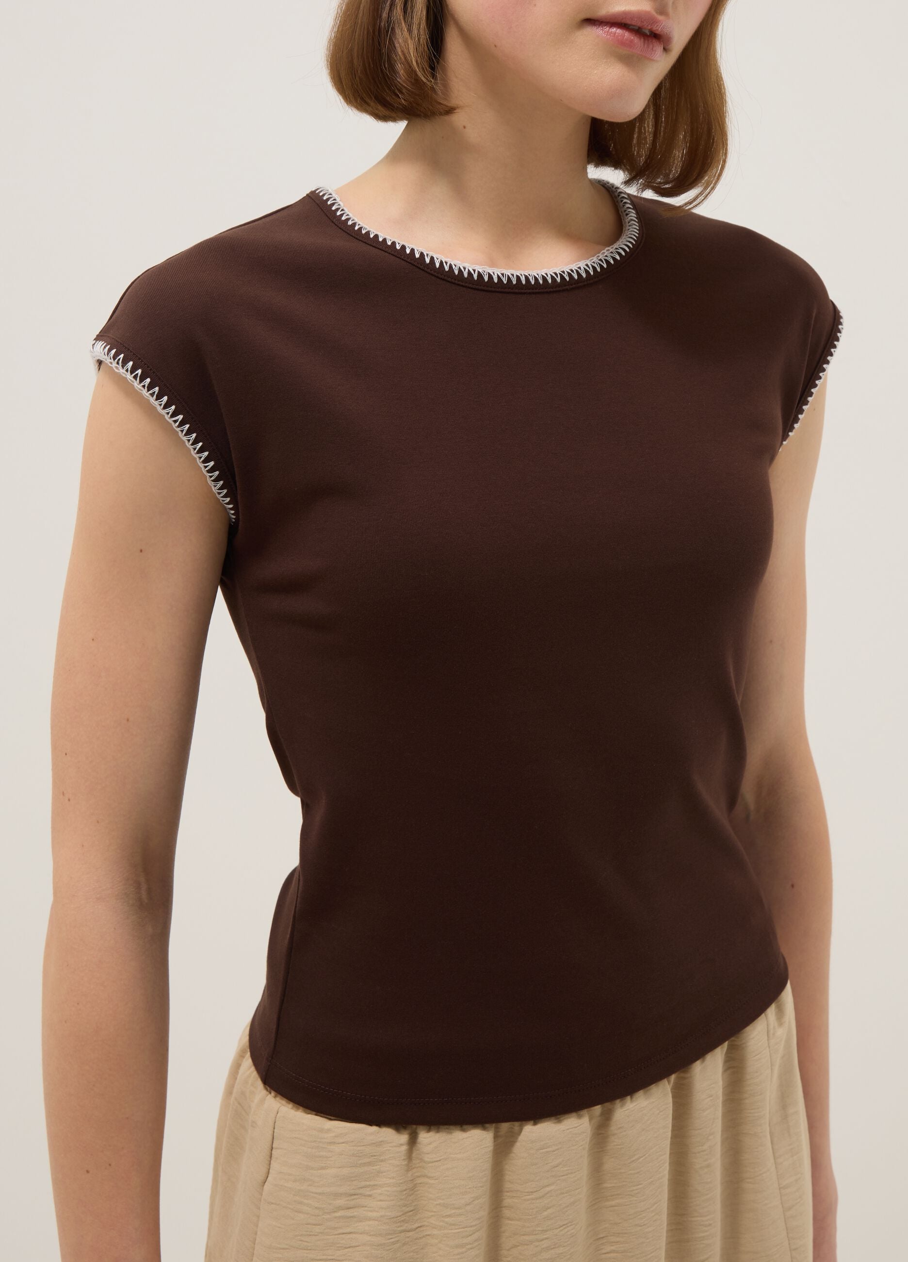 Brown stretch cotton regular fit t-shirt with stitching