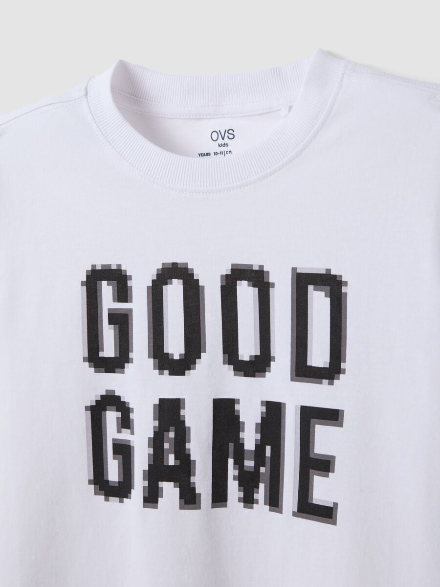 White pure organic cotton T-shirt with &ldquo;Good Game&rdquo; slogan for boys_4