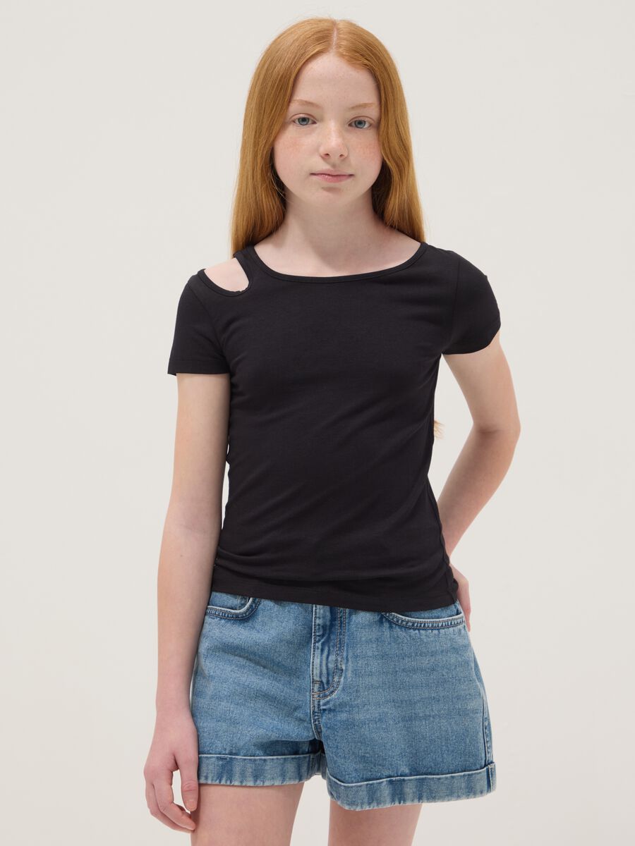 T-shirt nera in cotone organico con spalla cut-out_0