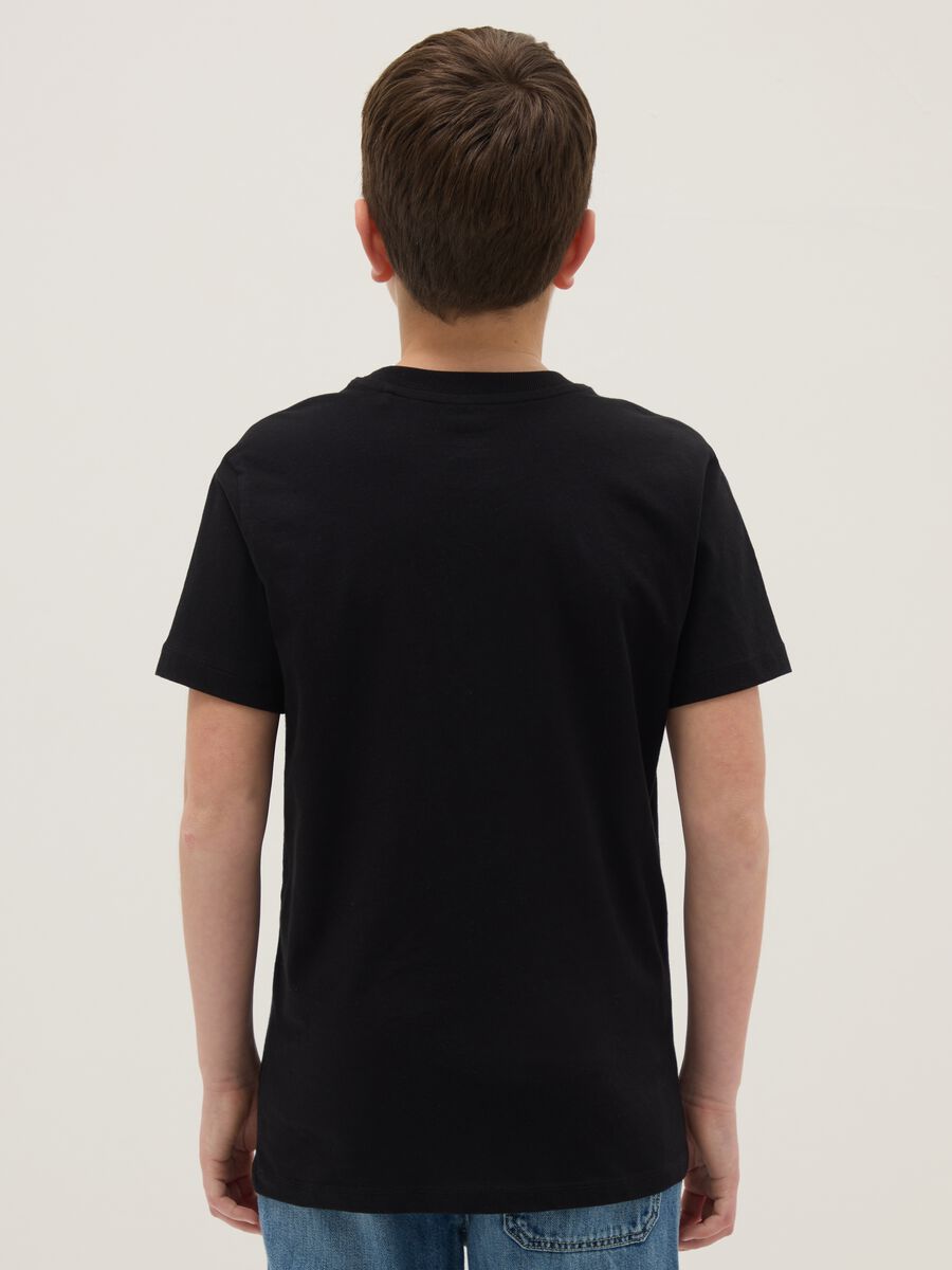 T-shirt in puro cotone nero da ragazzo regular fit con scritta_1