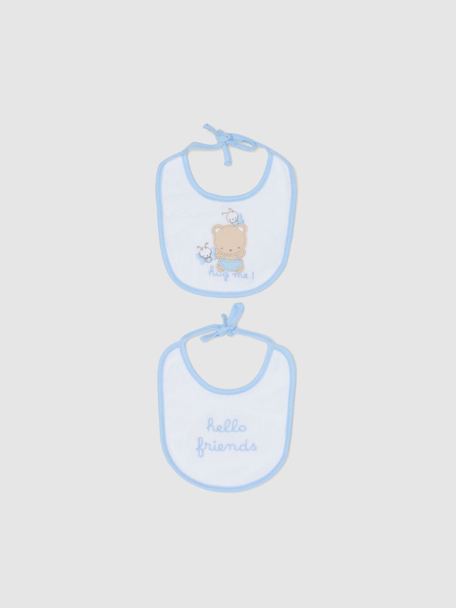 Bipack bavette in puro cotone multicolor da neonato con ricami_0
