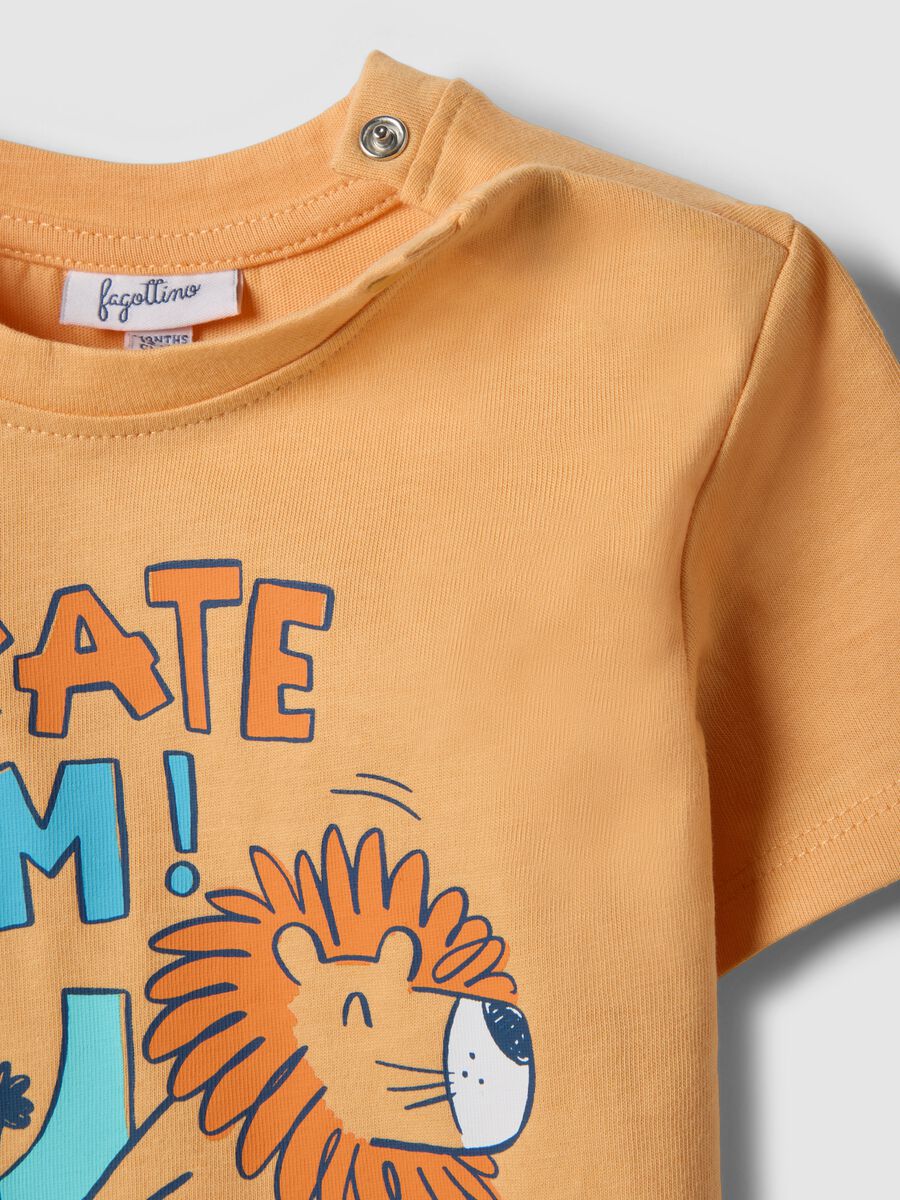 T-shirt in puro cotone arancione da bimbo regular fit con stampa skater_2