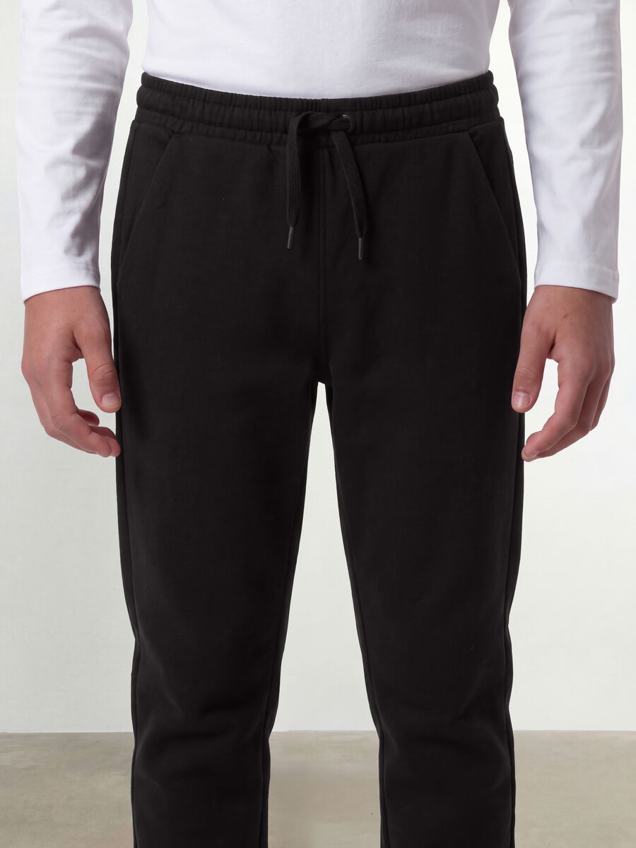 Black pure organic cotton joggers with drawstring for boys_2