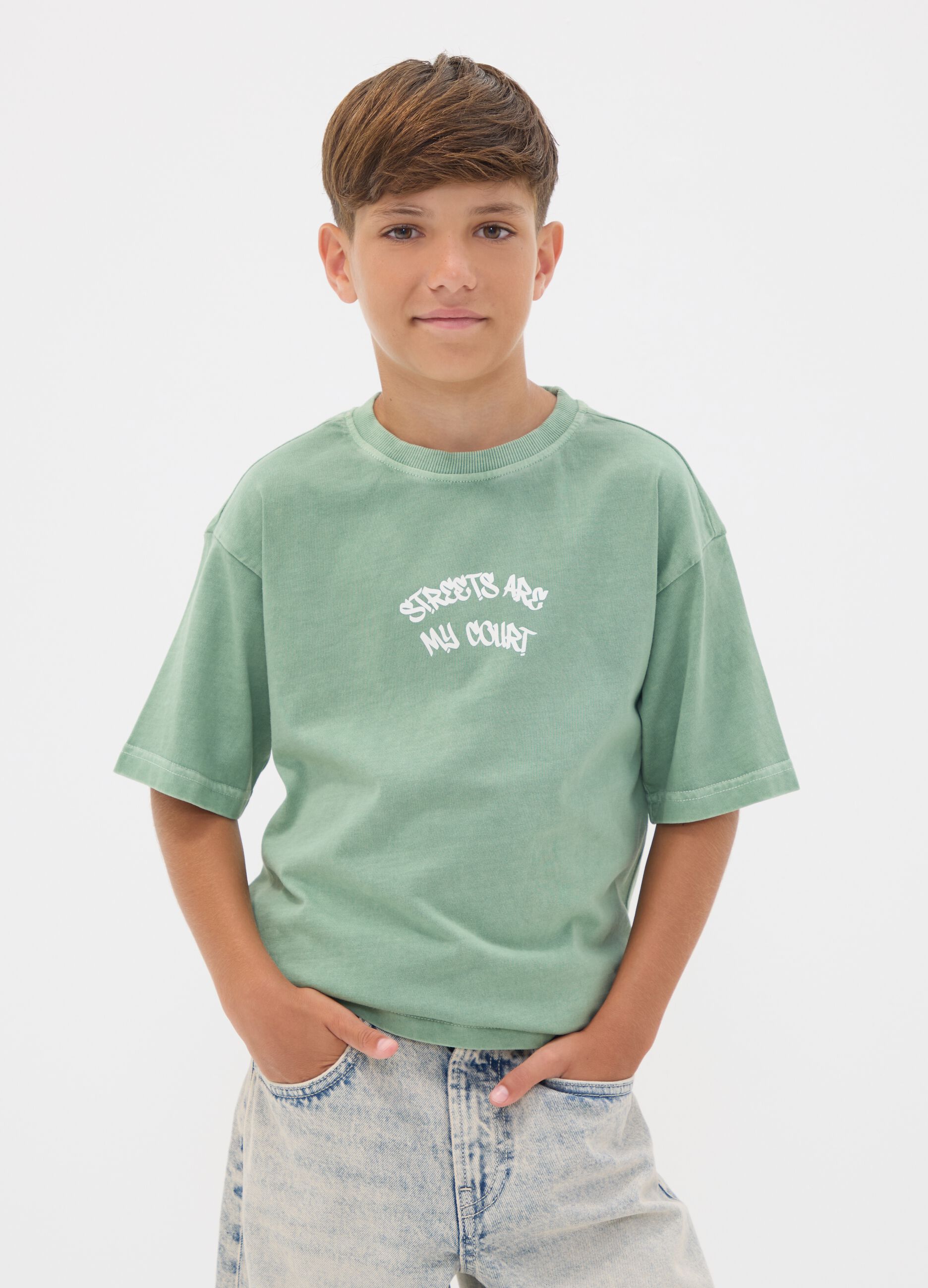 Green oversized pure cotton T-shirt with "Streets are my court" slogan for boys