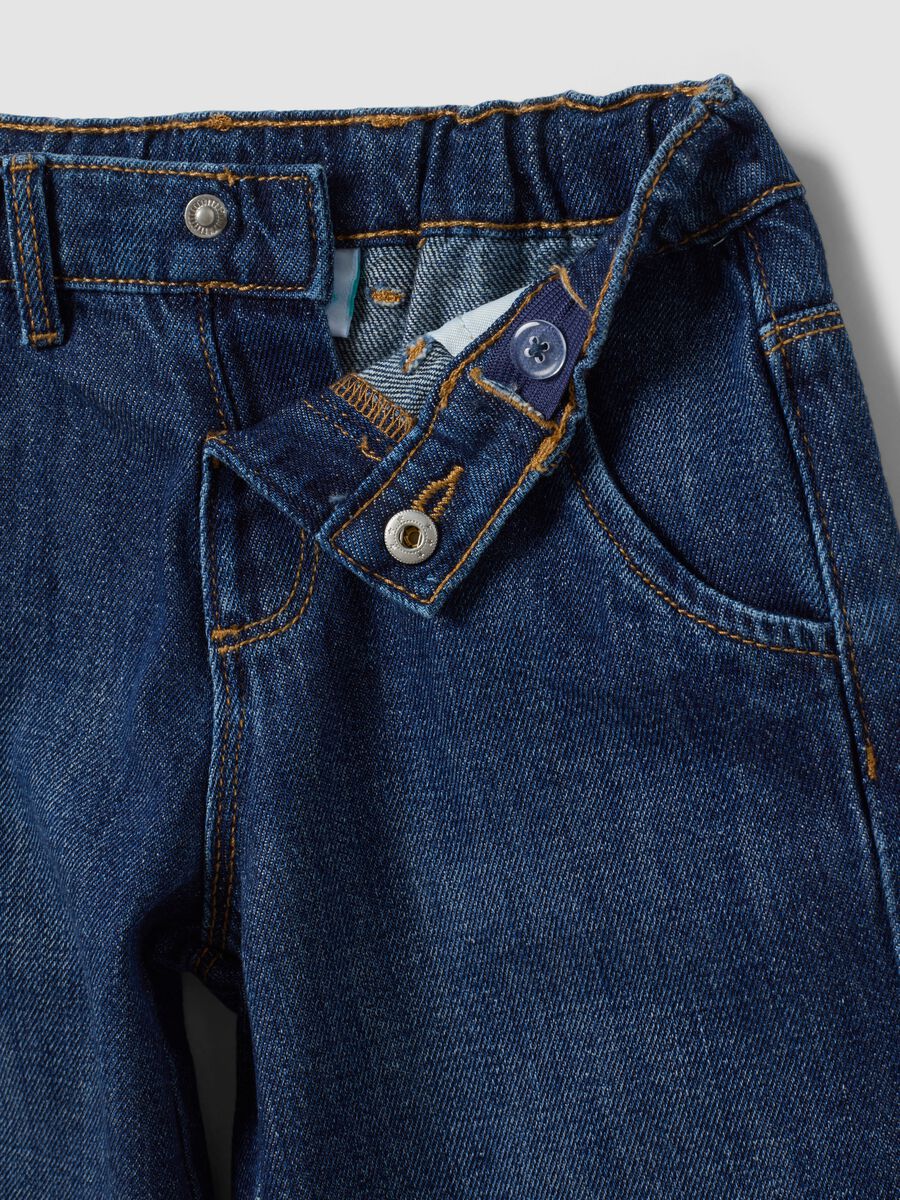 Blue cotton-viscose blend jeans with Mickey print, baggy fit for baby boy_2
