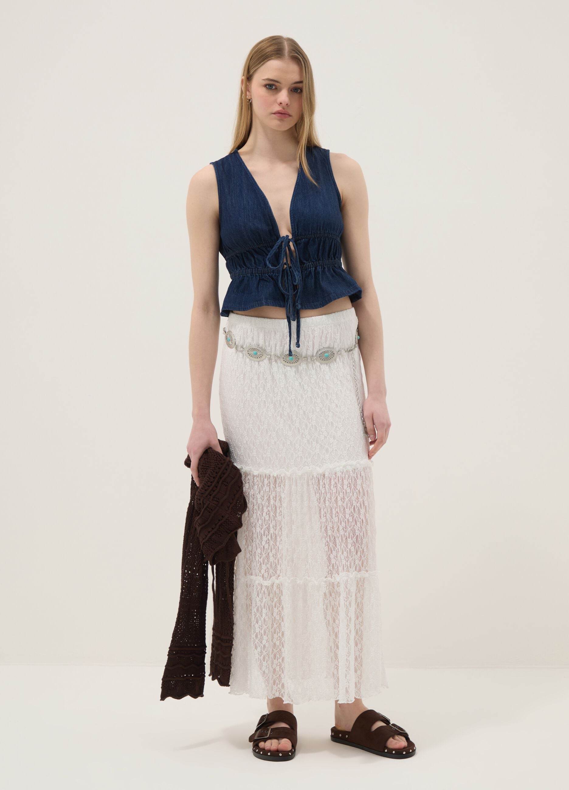Blue sleeveless denim blouse in pure cotton, slim fit with tie fastening