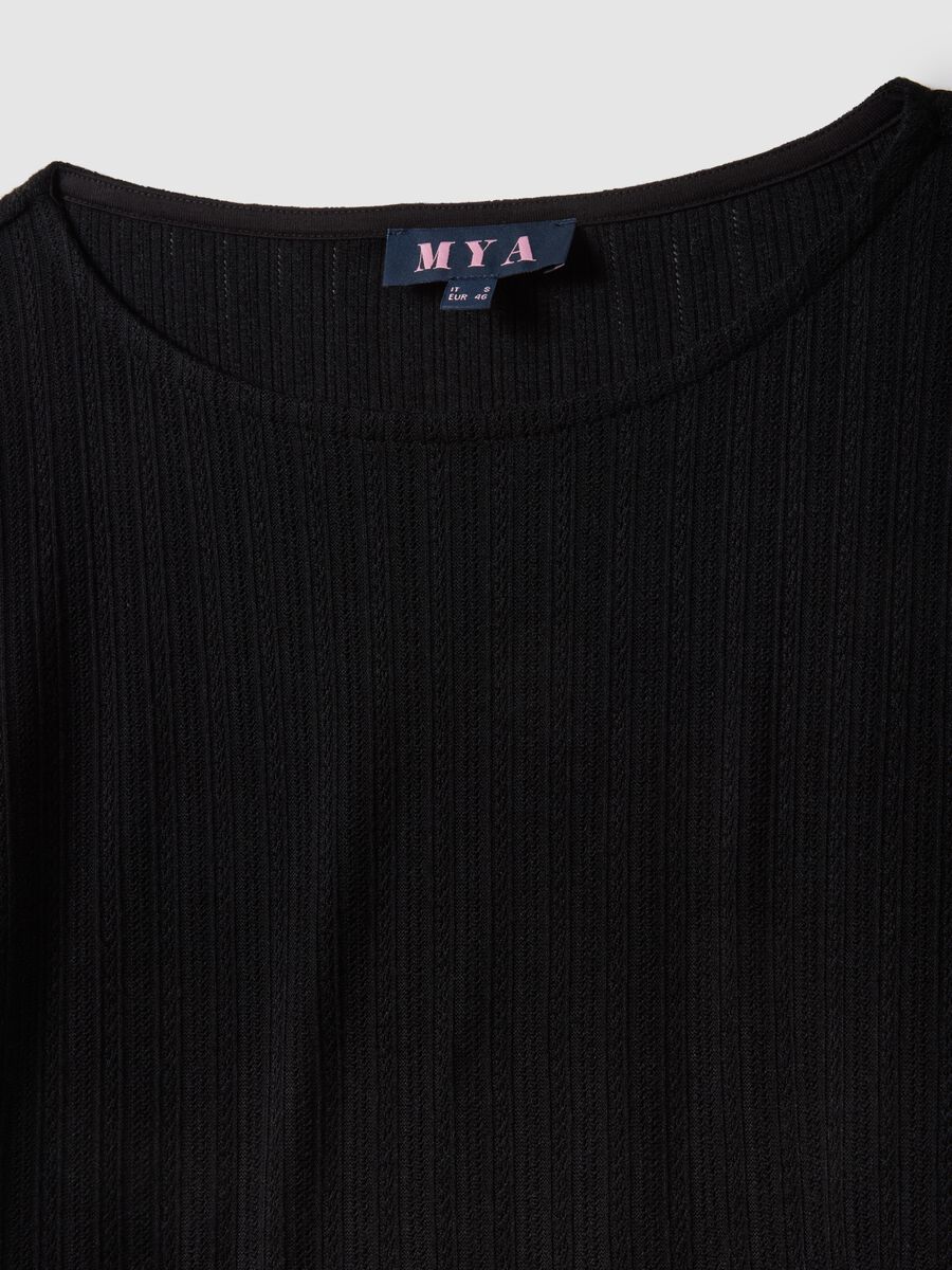 T-shirt a maniche lunghe nera regular fit con collo a barca_5