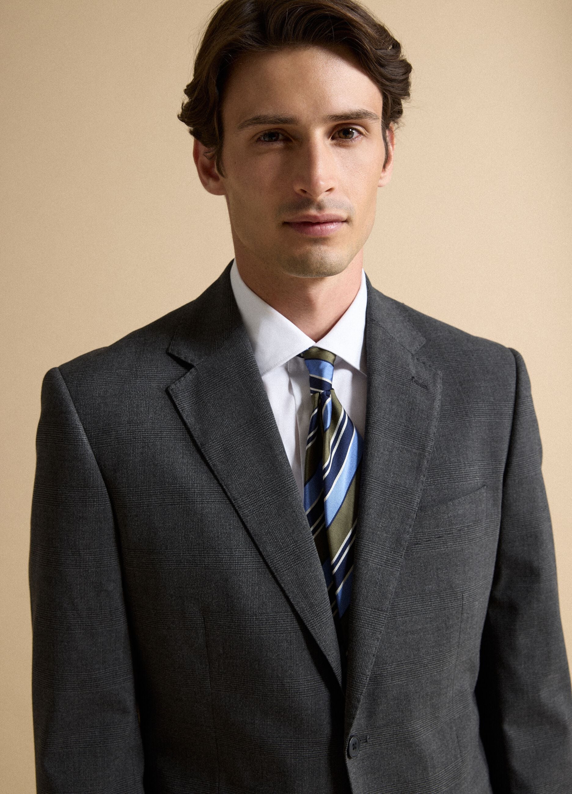 Grey stretch viscose blazer with classic lapels, slim fit
