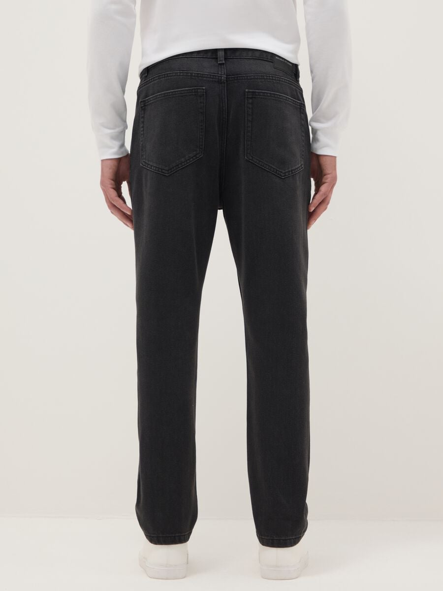 Black denim cotton blend carrot fit jeans_2