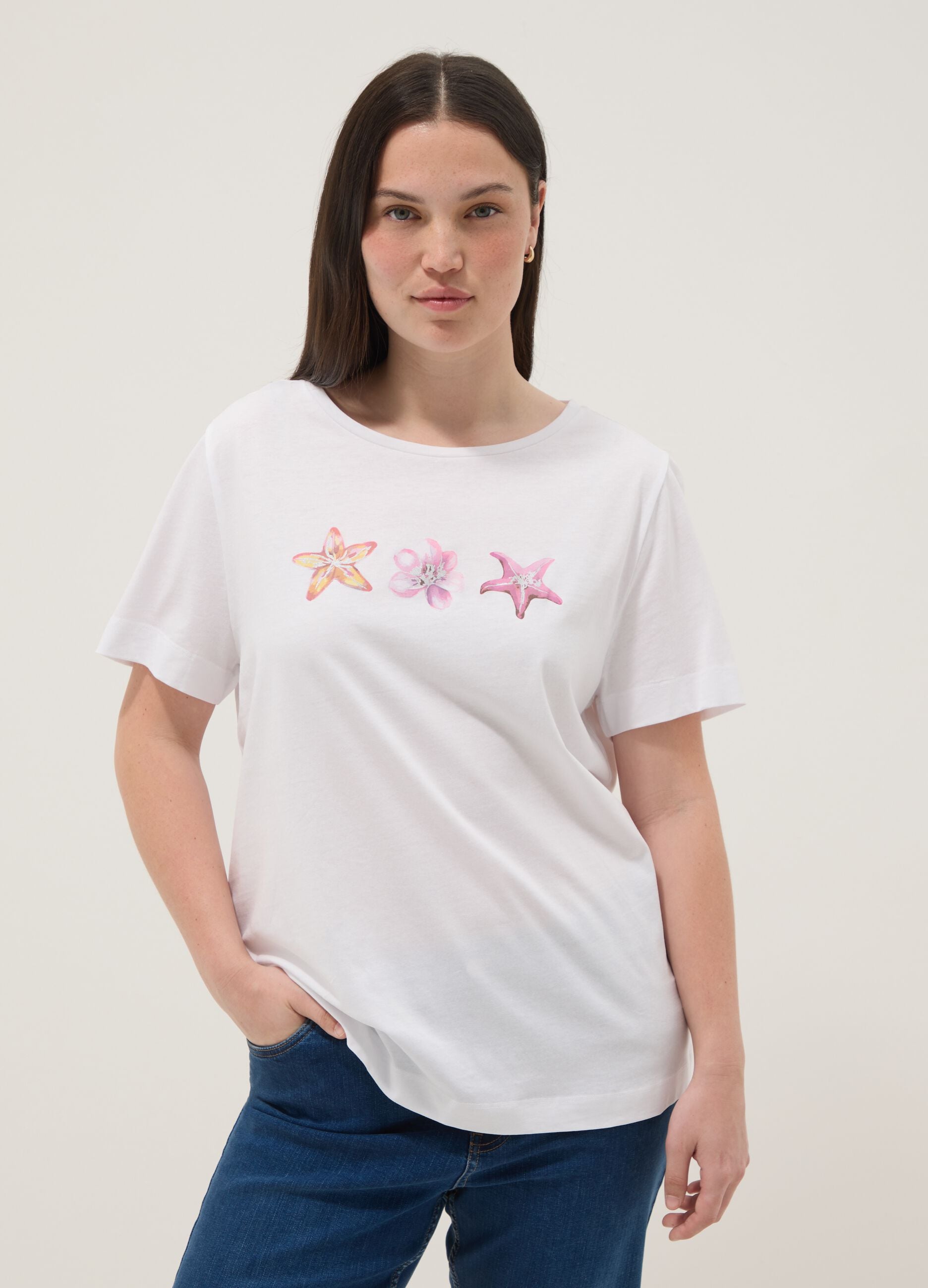 White pure cotton T-shirt with printed design, regular fit