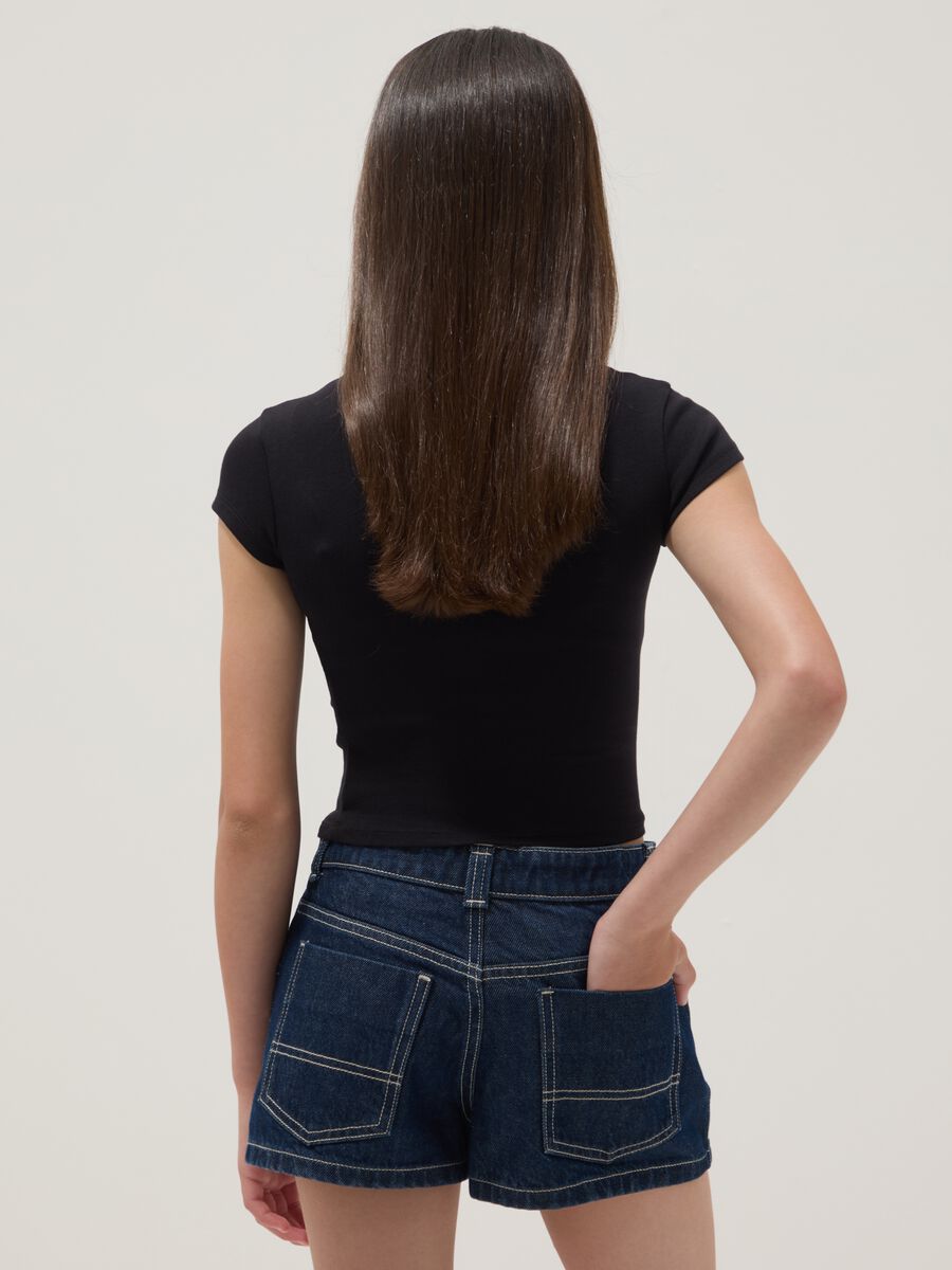 T-shirt fitted in cotone elasticizzato nera da ragazza_1