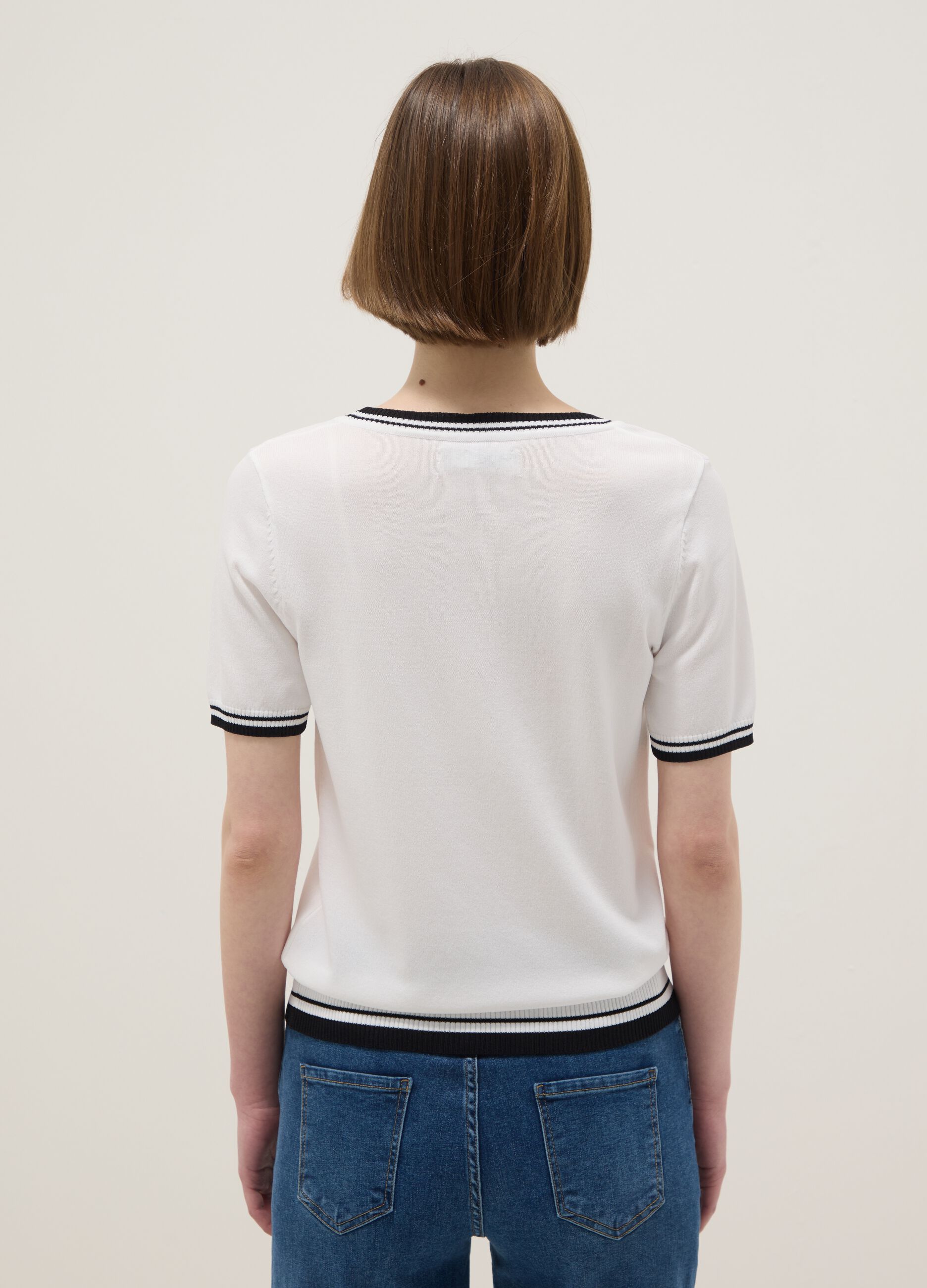White viscose blend regular fit t-shirt with contrast collar