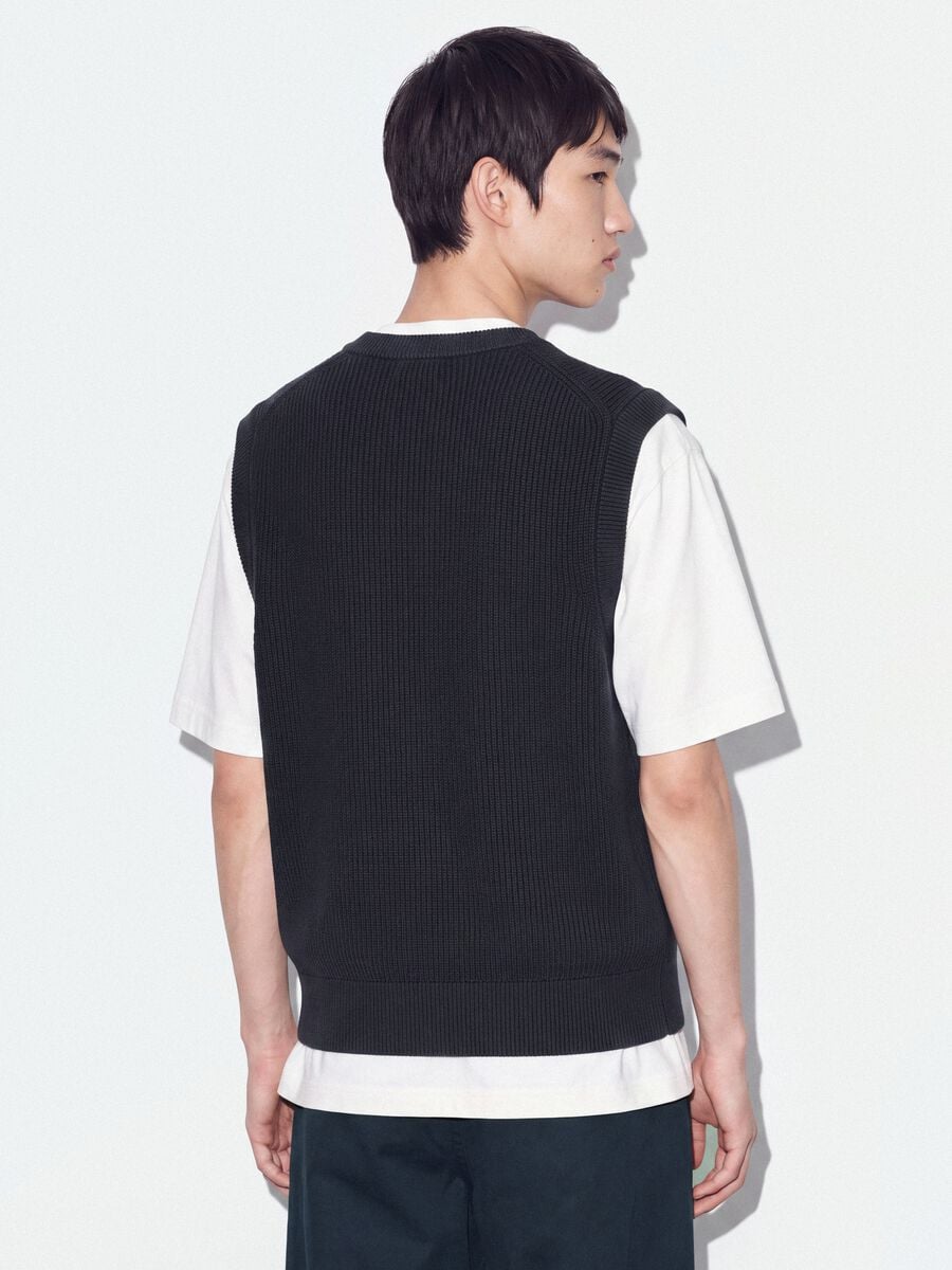Gilet blu cropped in puro cotone con scollo profondo a V_3