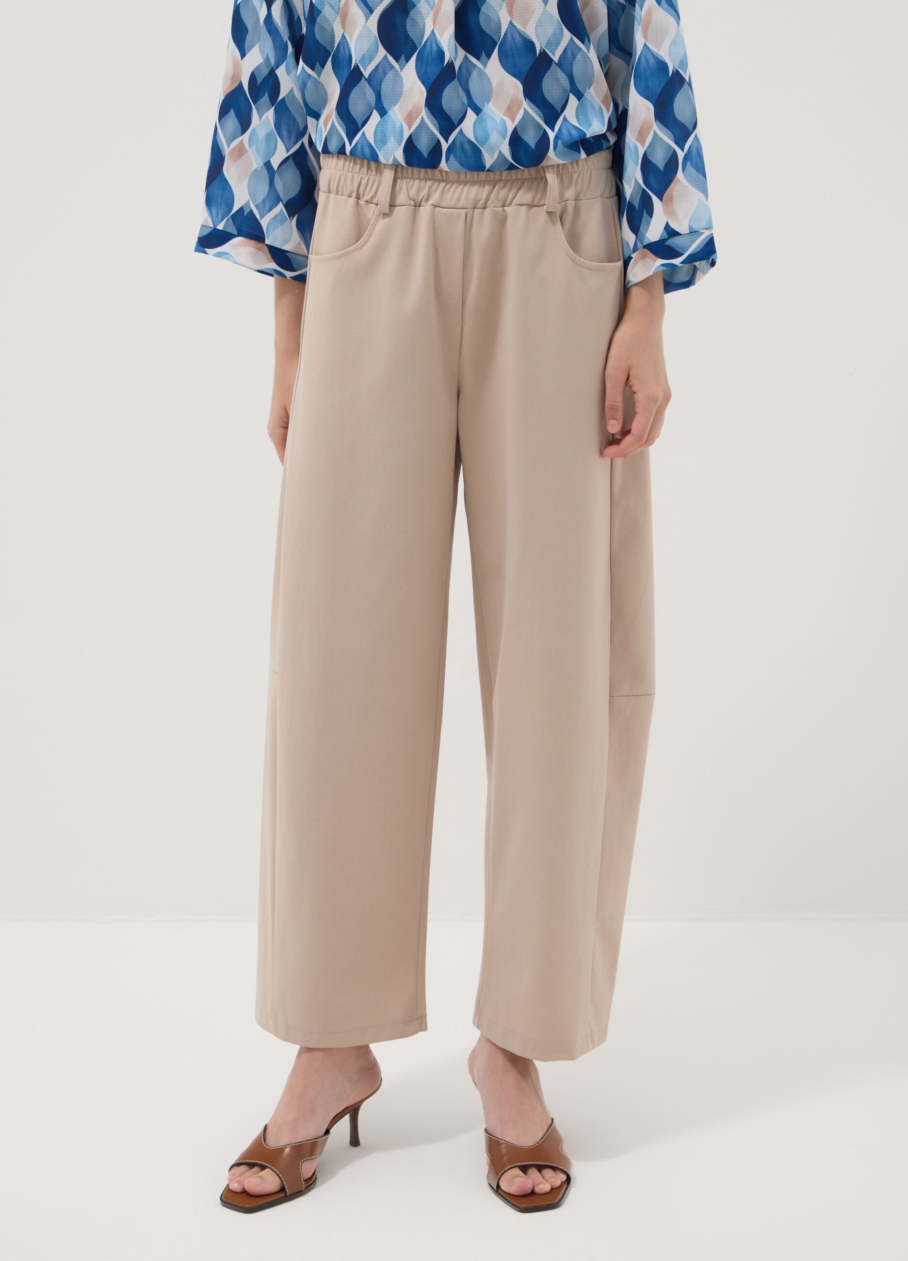 Beige wide-leg trousers in stretch cotton
