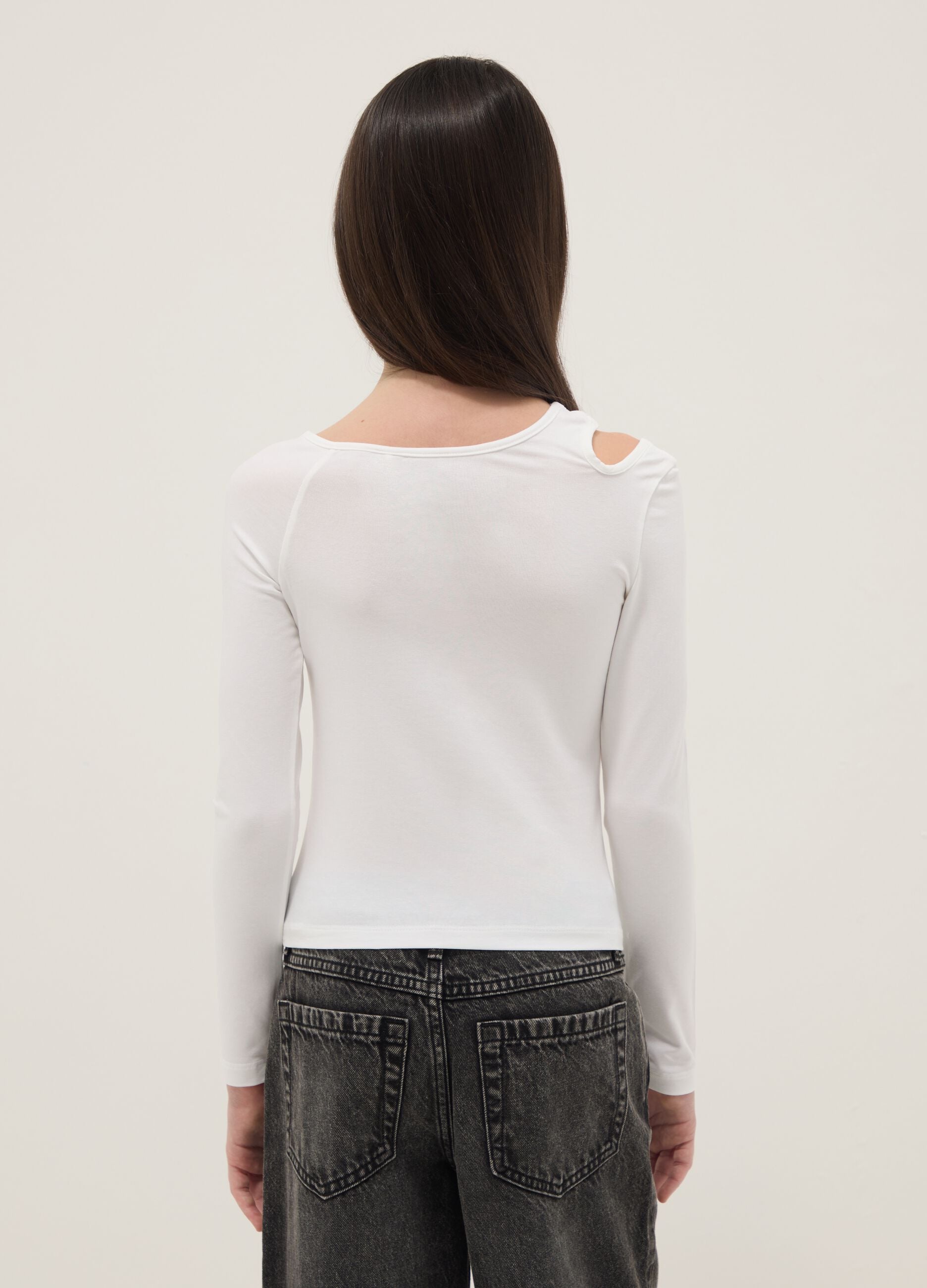 White cotton blend slim fit boat neck top for girls