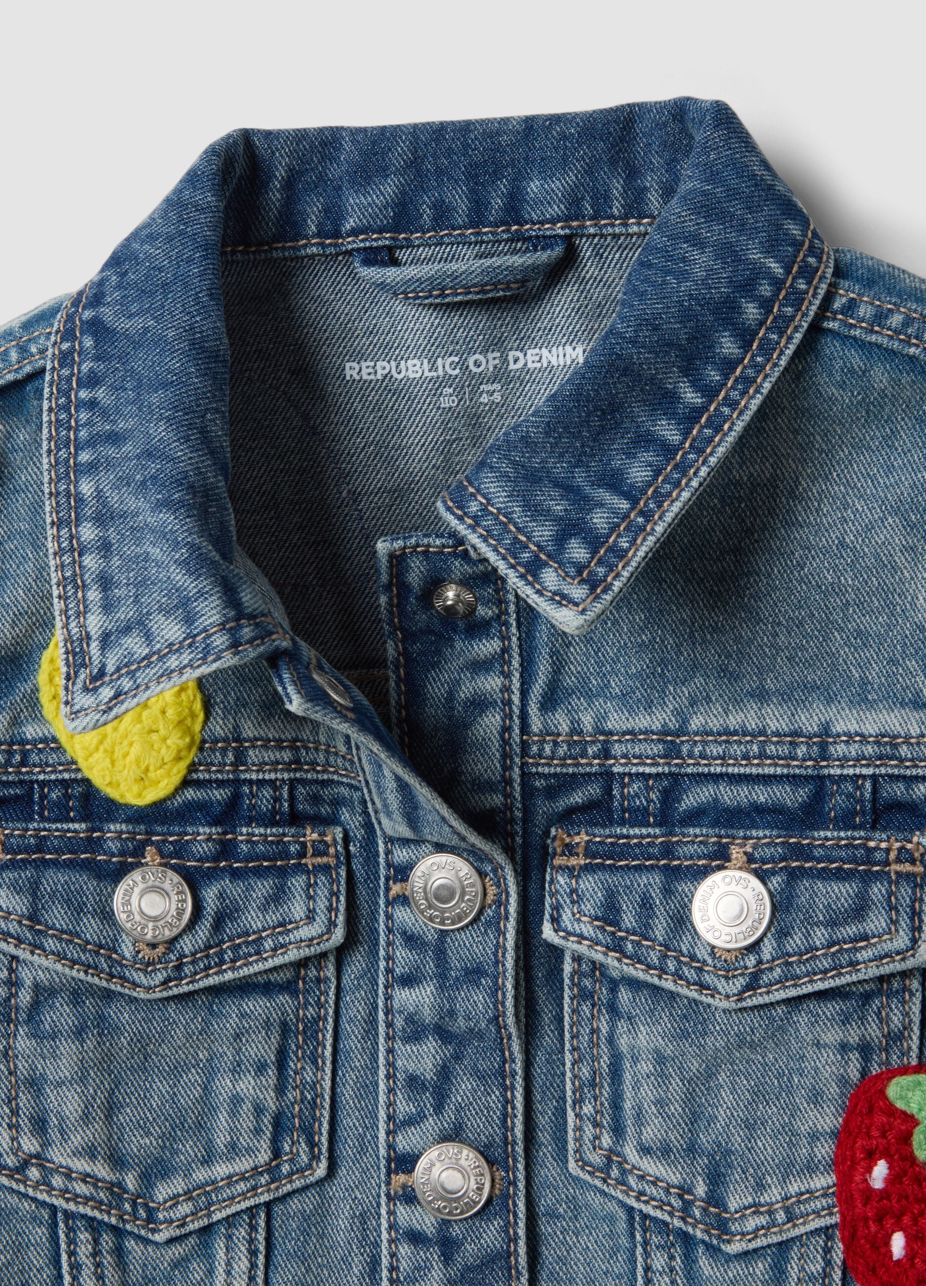 Girls&rsquo; Blue Denim Sleeveless Jacket in 100% Cotton with Fruit Patches