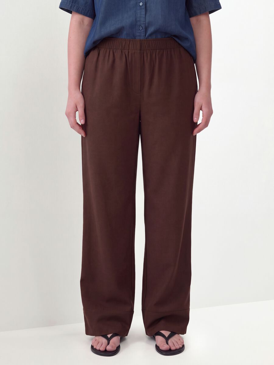 Brown wide-leg trousers in a viscose blend_1